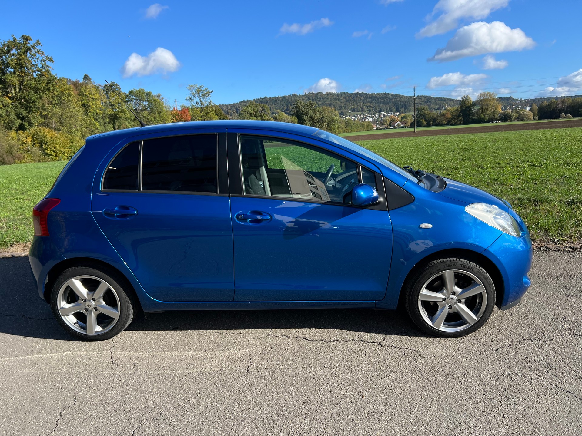 TOYOTA Yaris 1.3 Linea Sol-image-1