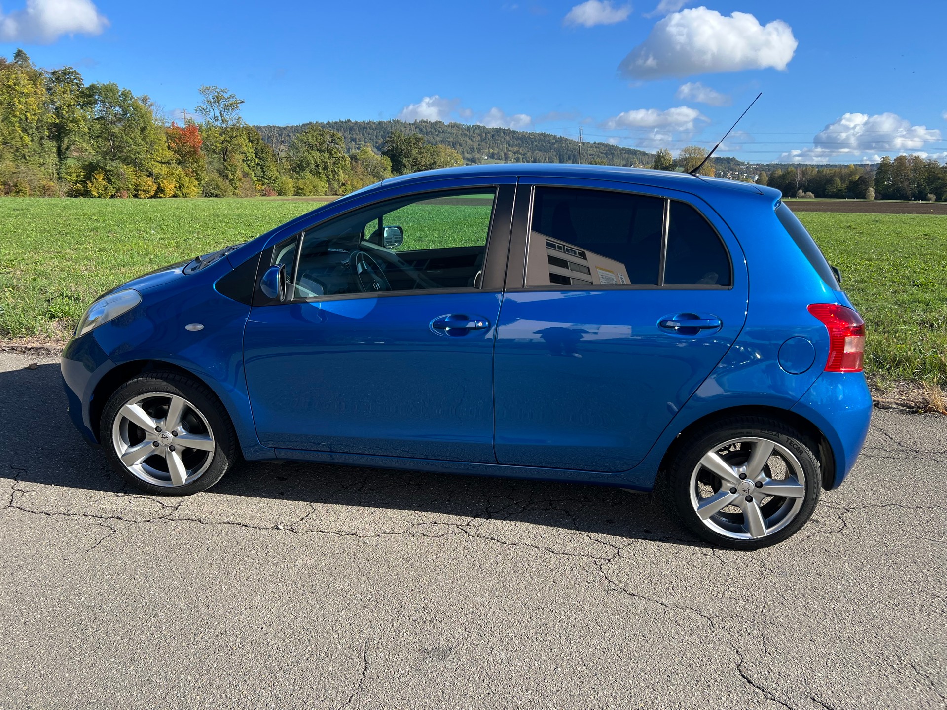 TOYOTA Yaris 1.3 Linea Sol-image-2