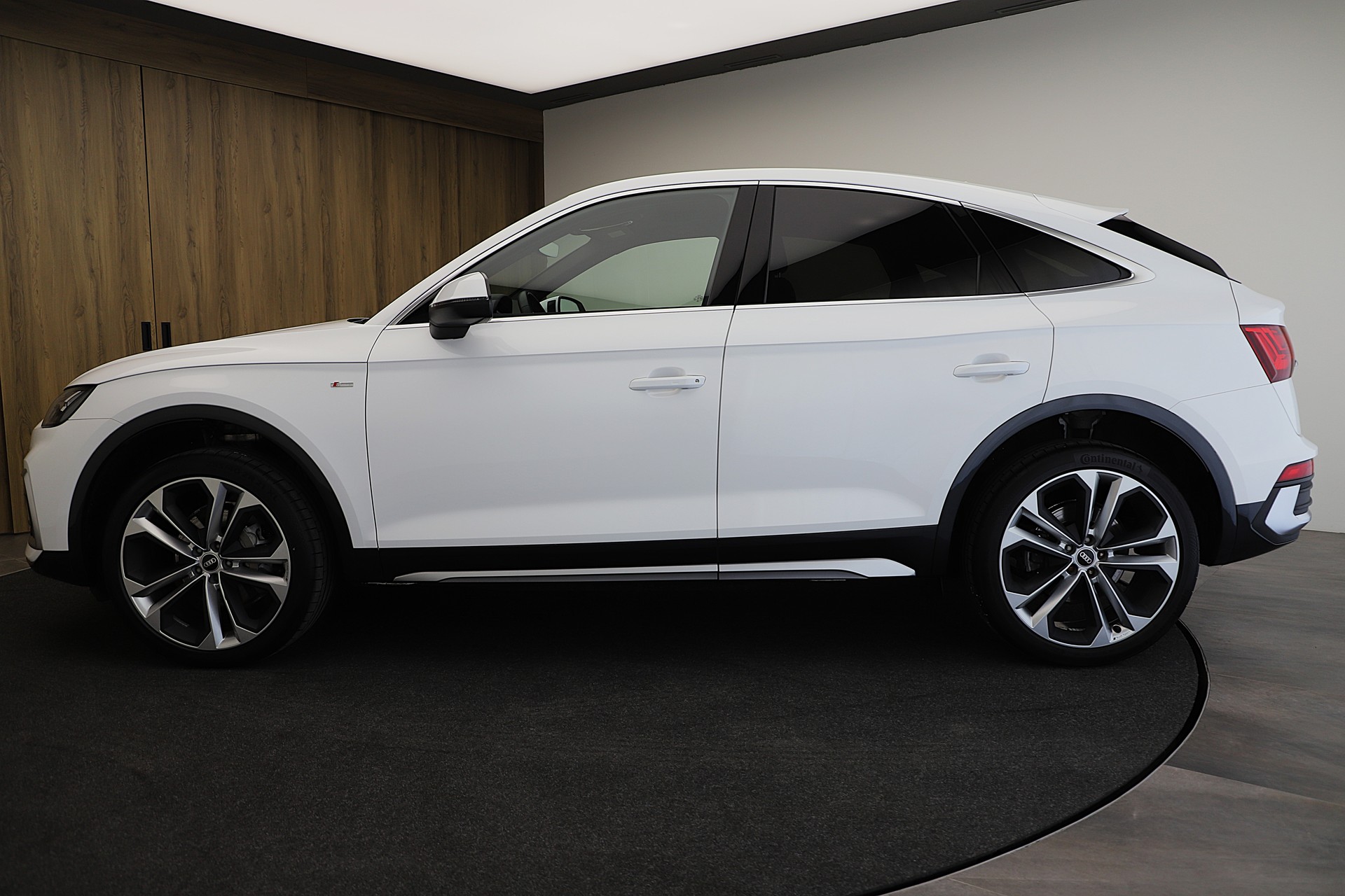 AUDI Q5 Sportback 45 TFSI S line quattro S-tronic-image-2