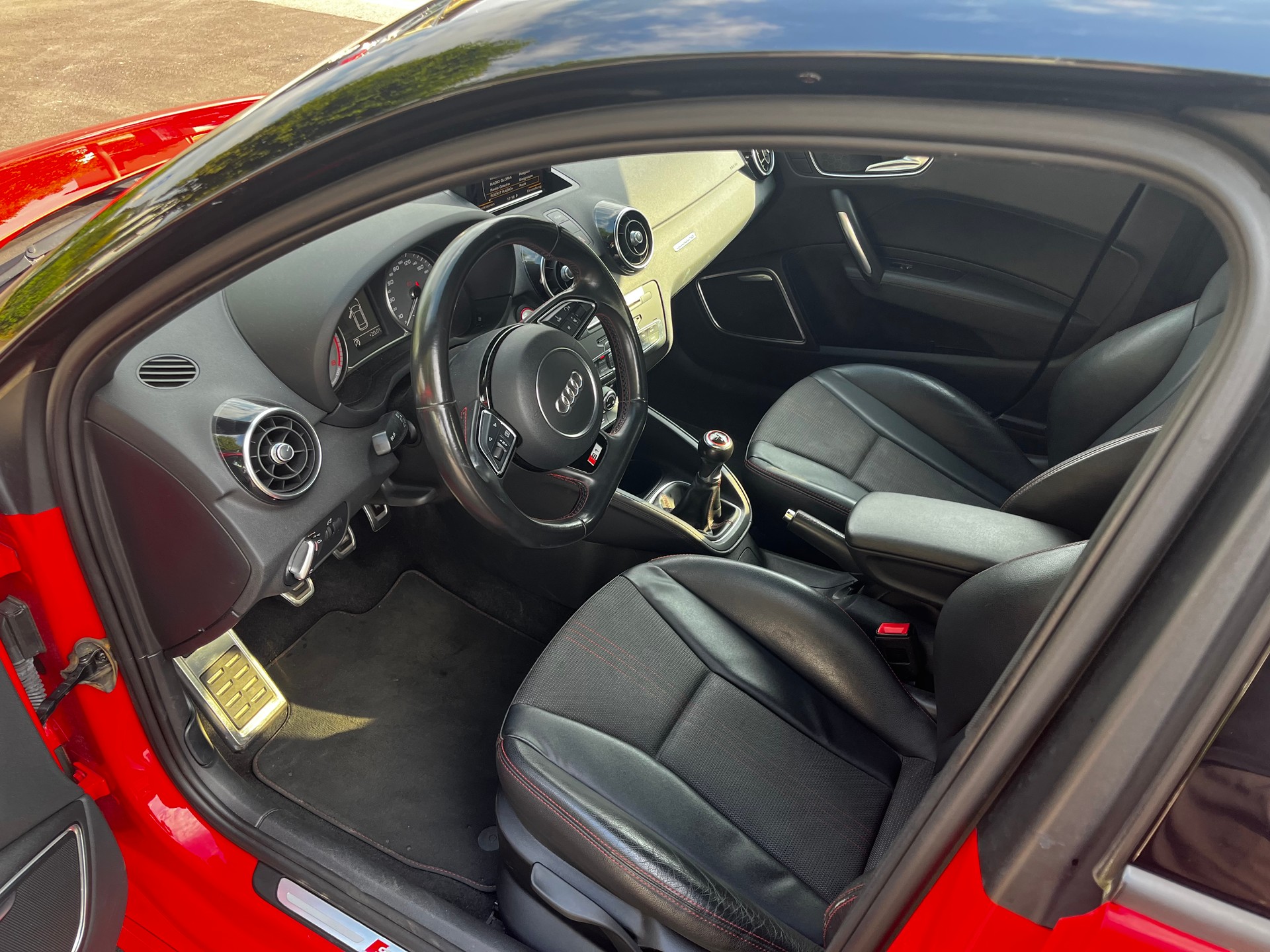 AUDI S1 Sportback 2.0 TFSI Sport quattro-image-2