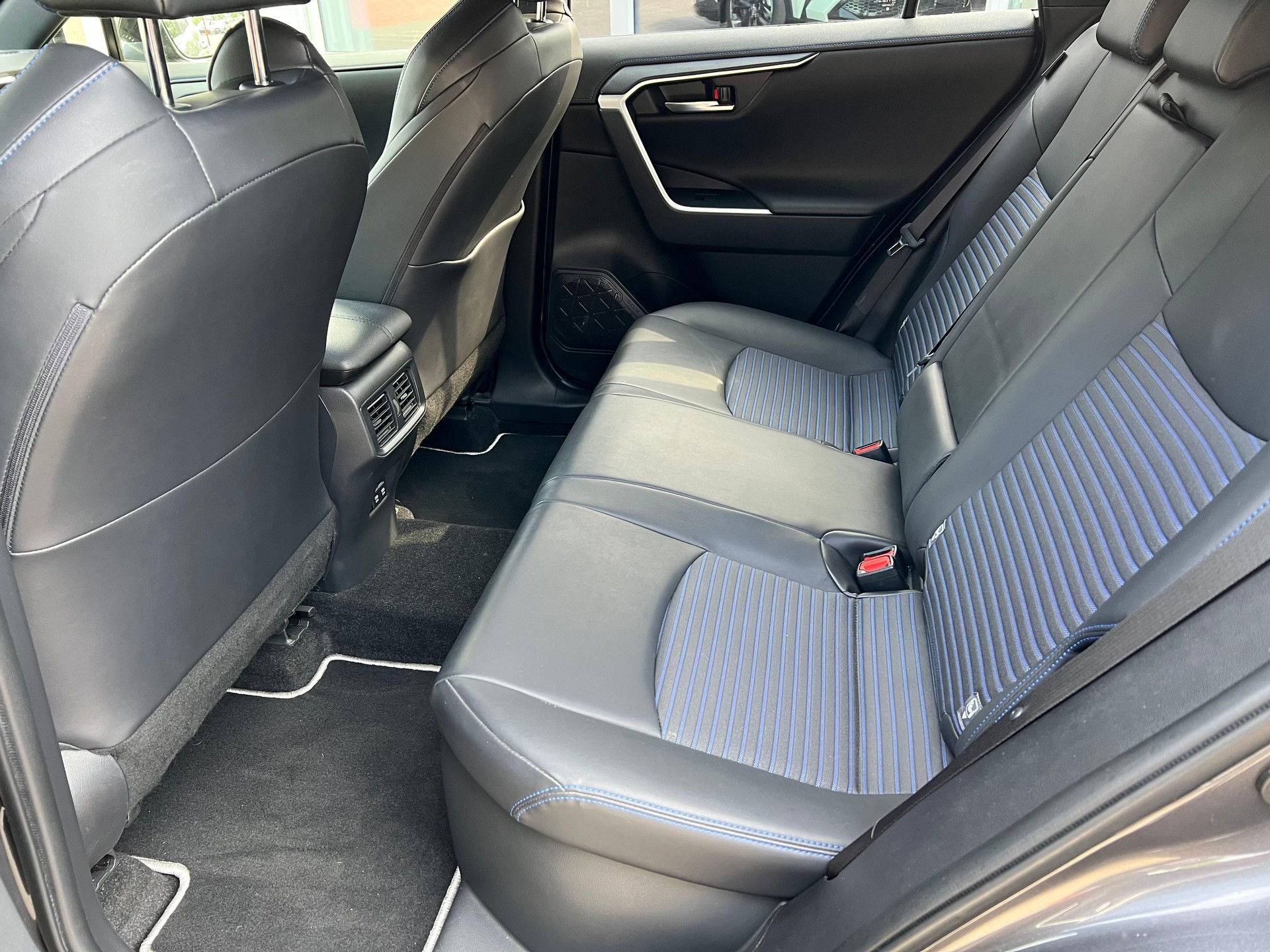 TOYOTA RAV4 2.5 HSD Style-image-10