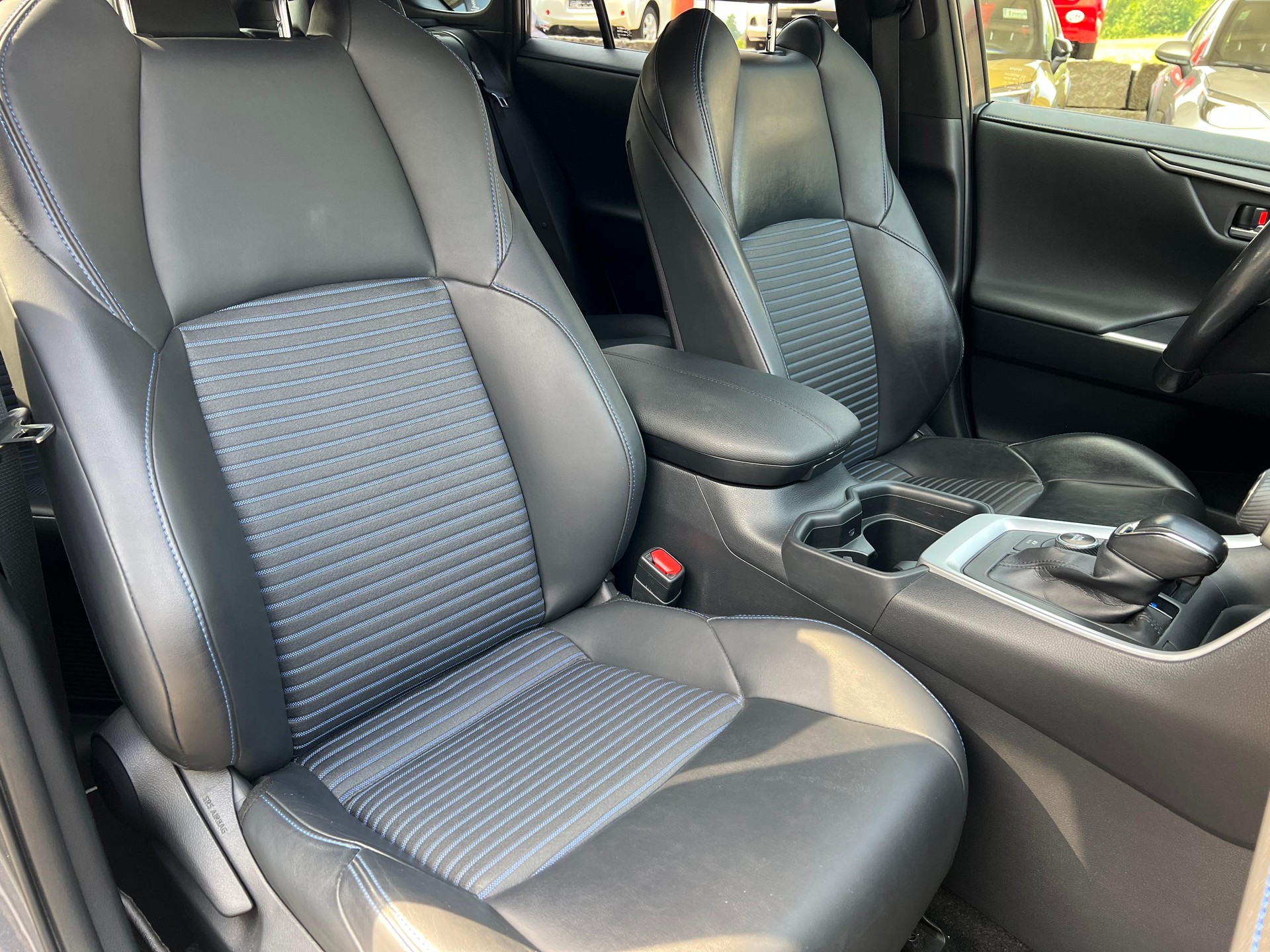 TOYOTA RAV4 2.5 HSD Style-image-12