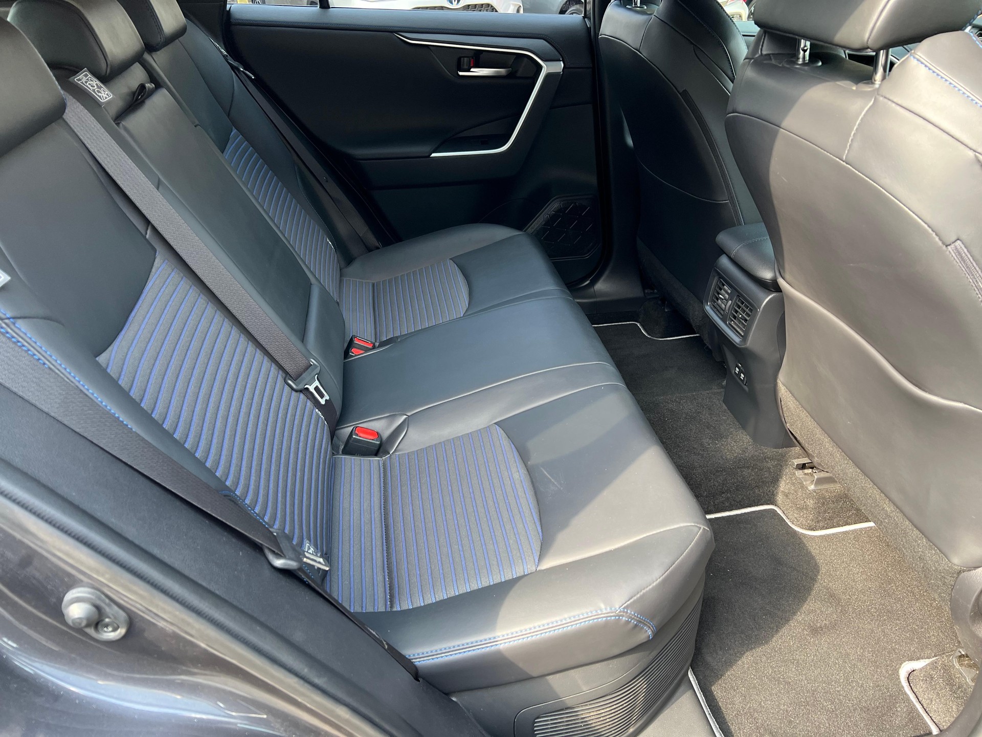 TOYOTA RAV4 2.5 HSD Style-image-11