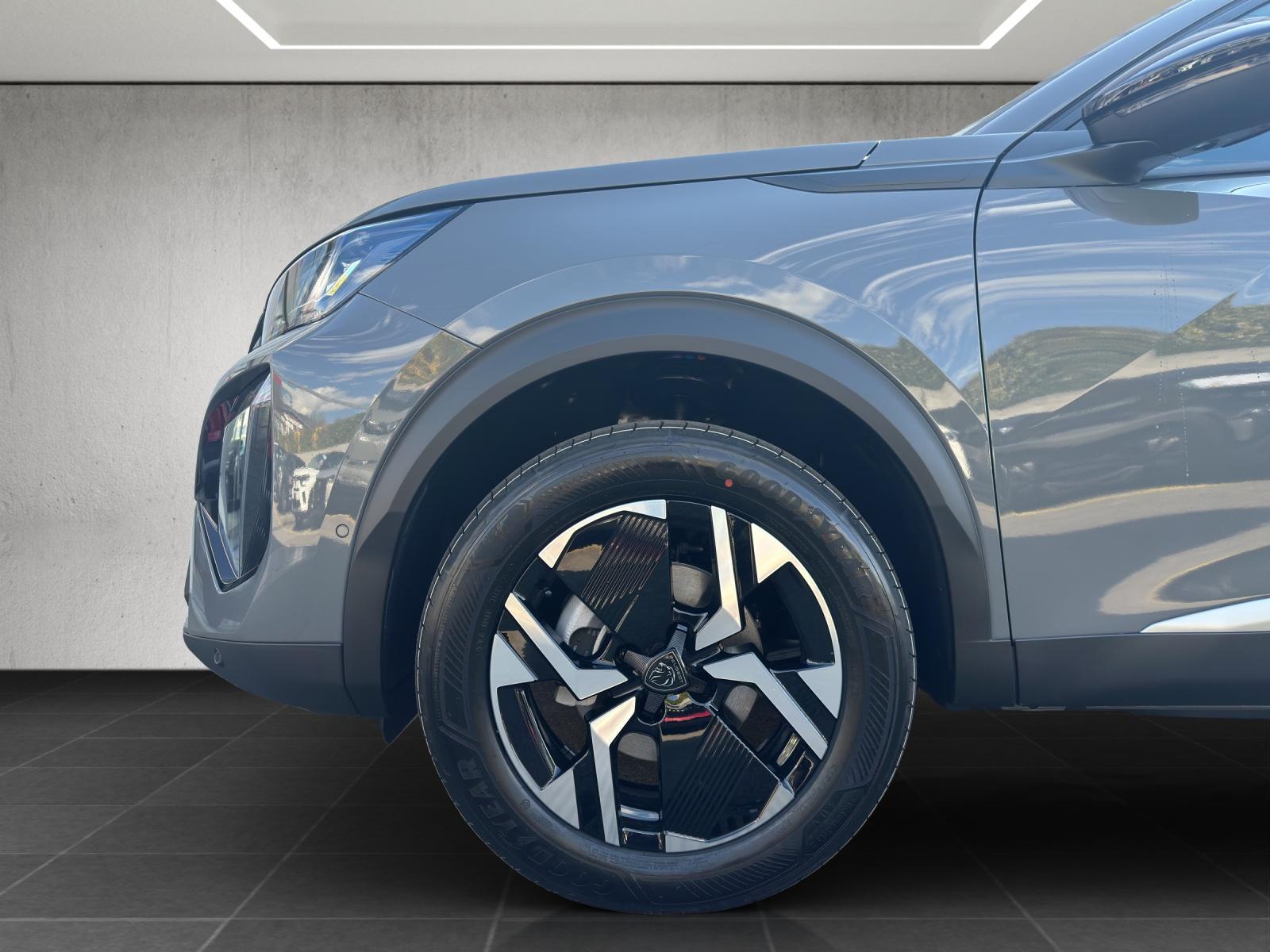 PEUGEOT 2008 1.2 Hybrid 145 Allure Premium-image-18