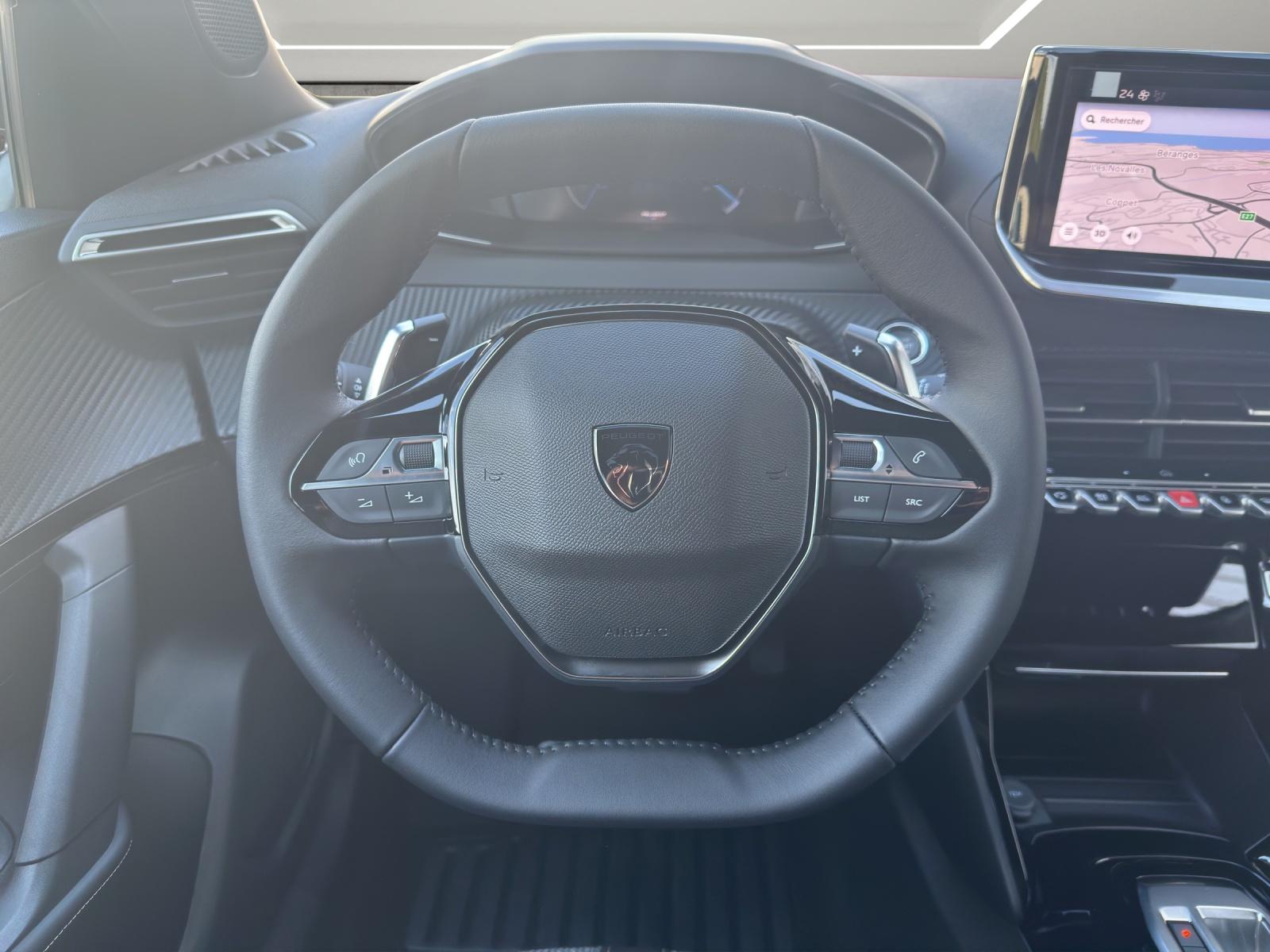 PEUGEOT 2008 1.2 Hybrid 145 Allure Premium-image-10