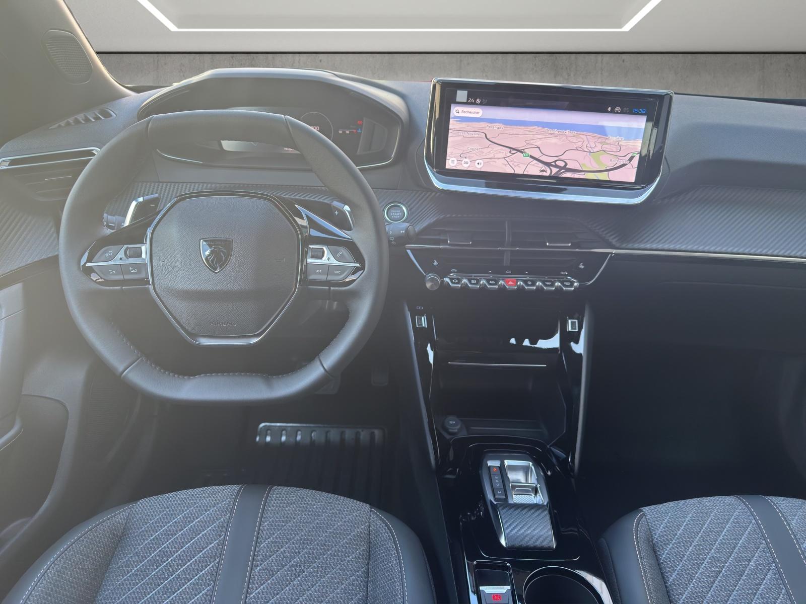 PEUGEOT 2008 1.2 Hybrid 145 Allure Premium-image-9