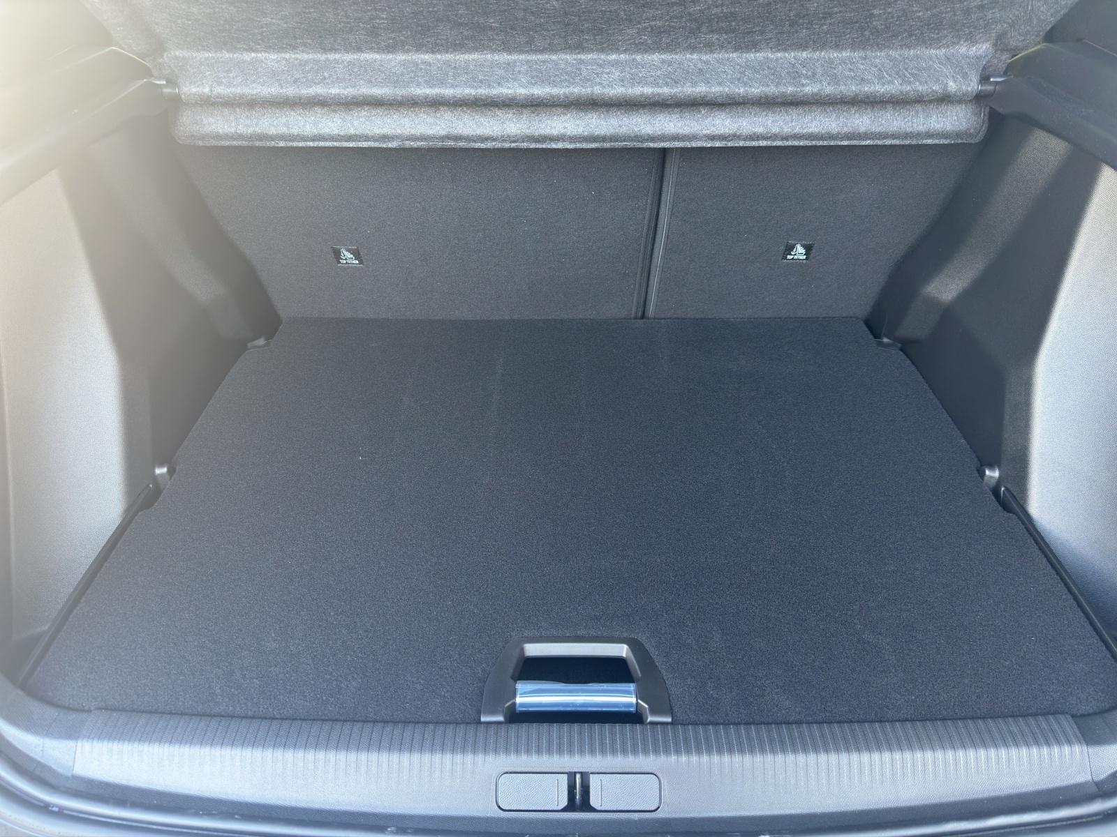 PEUGEOT 2008 1.2 Hybrid 145 Allure Premium-image-19