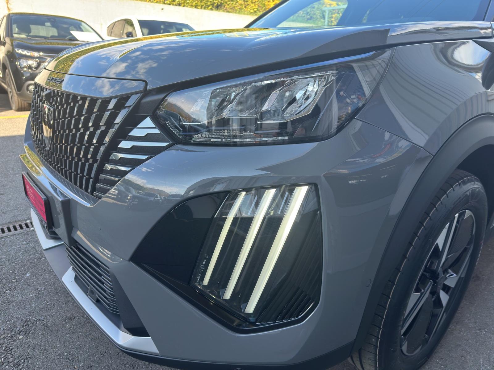 PEUGEOT 2008 1.2 Hybrid 145 Allure Premium-image-16