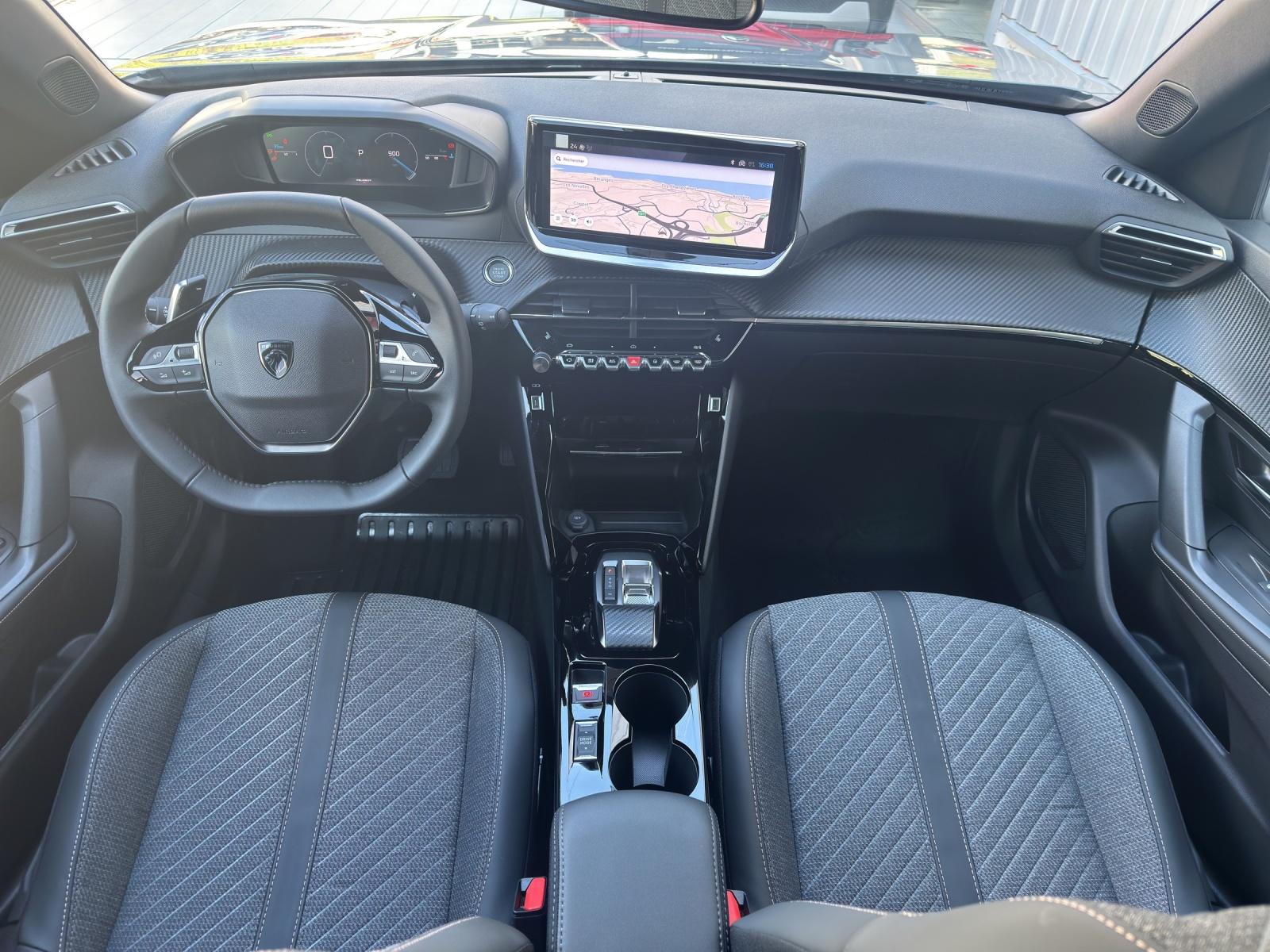 PEUGEOT 2008 1.2 Hybrid 145 Allure Premium-image-8