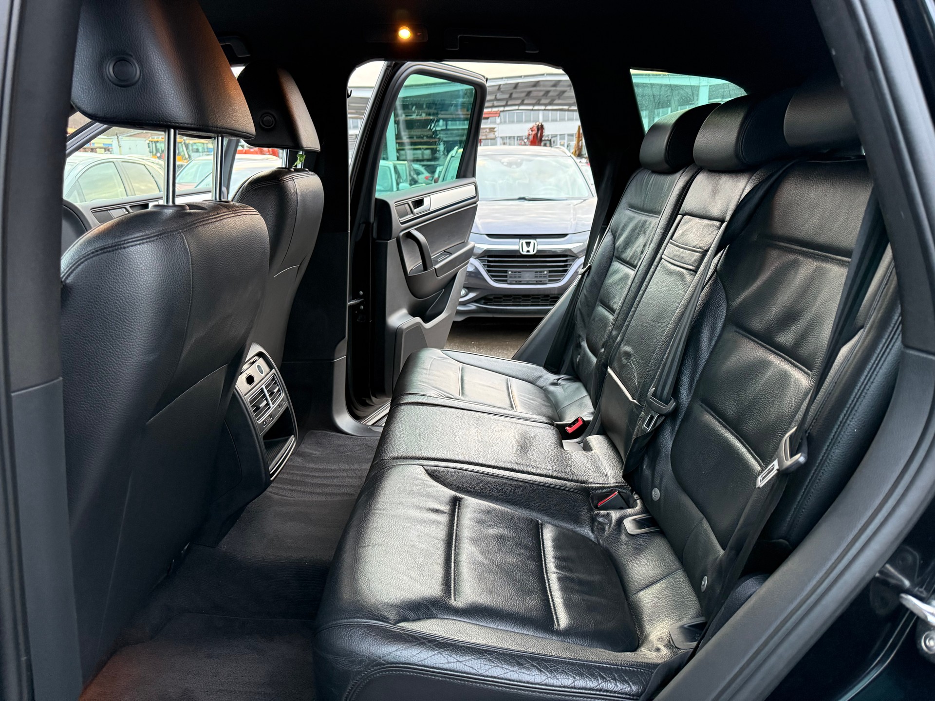 VW Touareg 3.0 TDI BlueMotion Technology Tiptronic-image-7