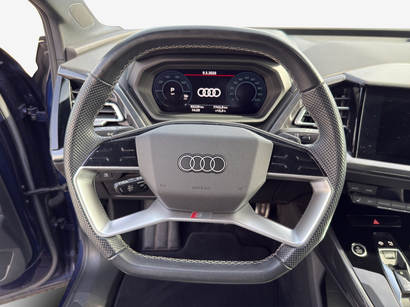 AUDI Q4 e-tron 50 quattro-image-10