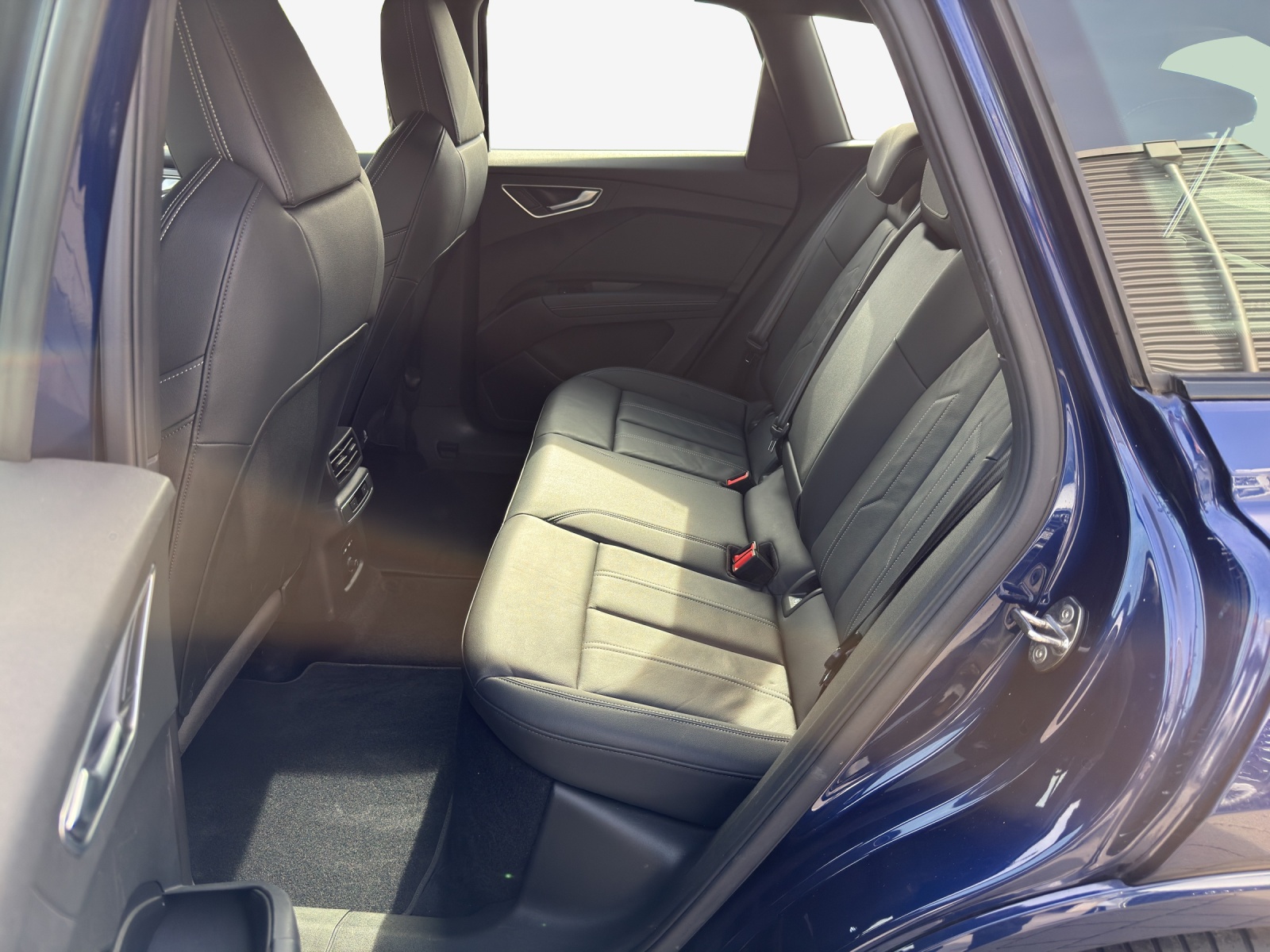 AUDI Q4 e-tron 50 quattro-image-12