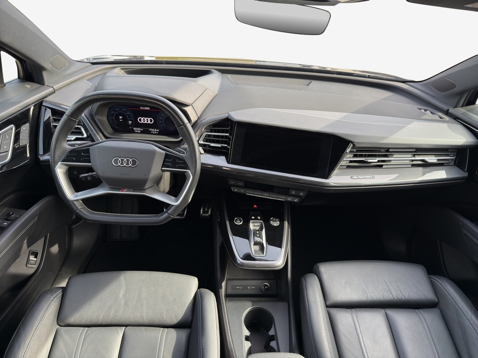 AUDI Q4 e-tron 50 quattro-image-9