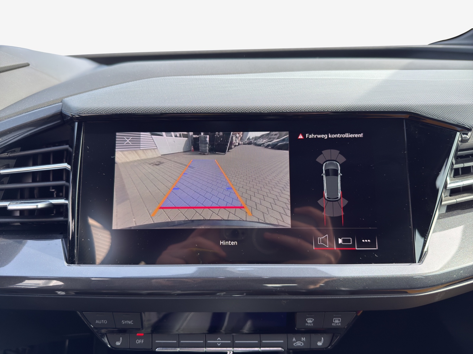 AUDI Q4 e-tron 50 quattro-image-15