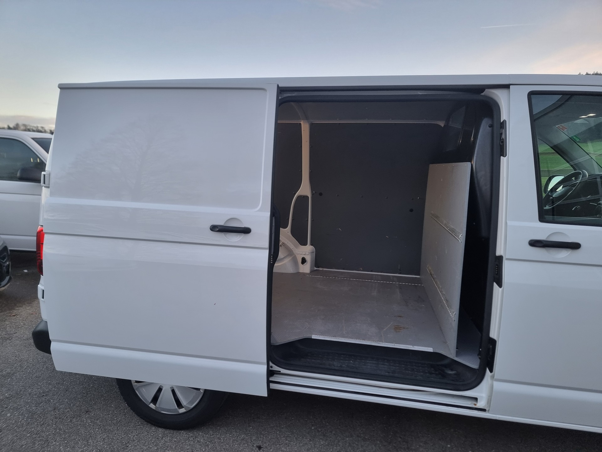 VW T6.1 2.0 TDI-image-9