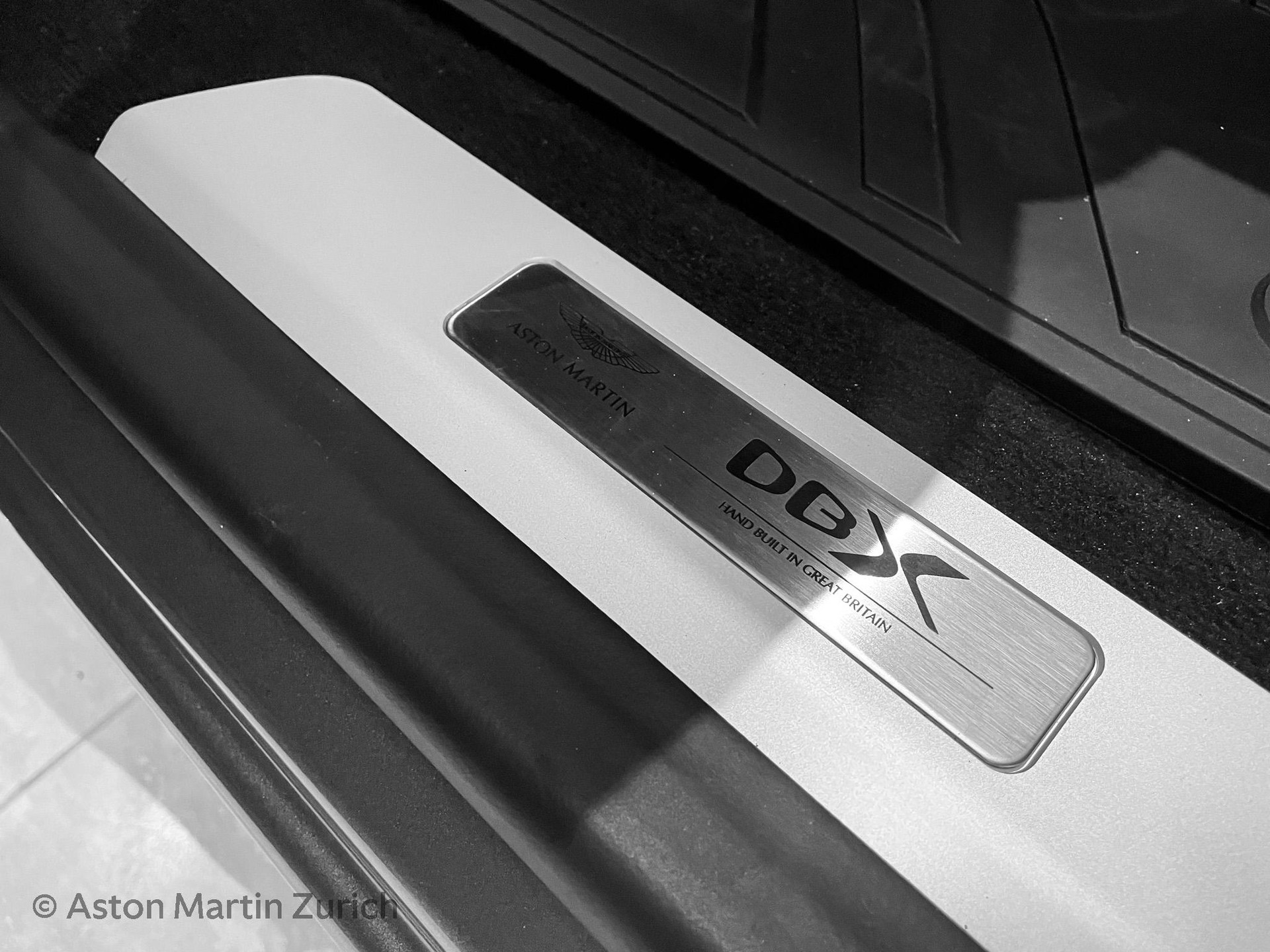 ASTON MARTIN DBX 4.0 V8 Bi-Turbo-image-13