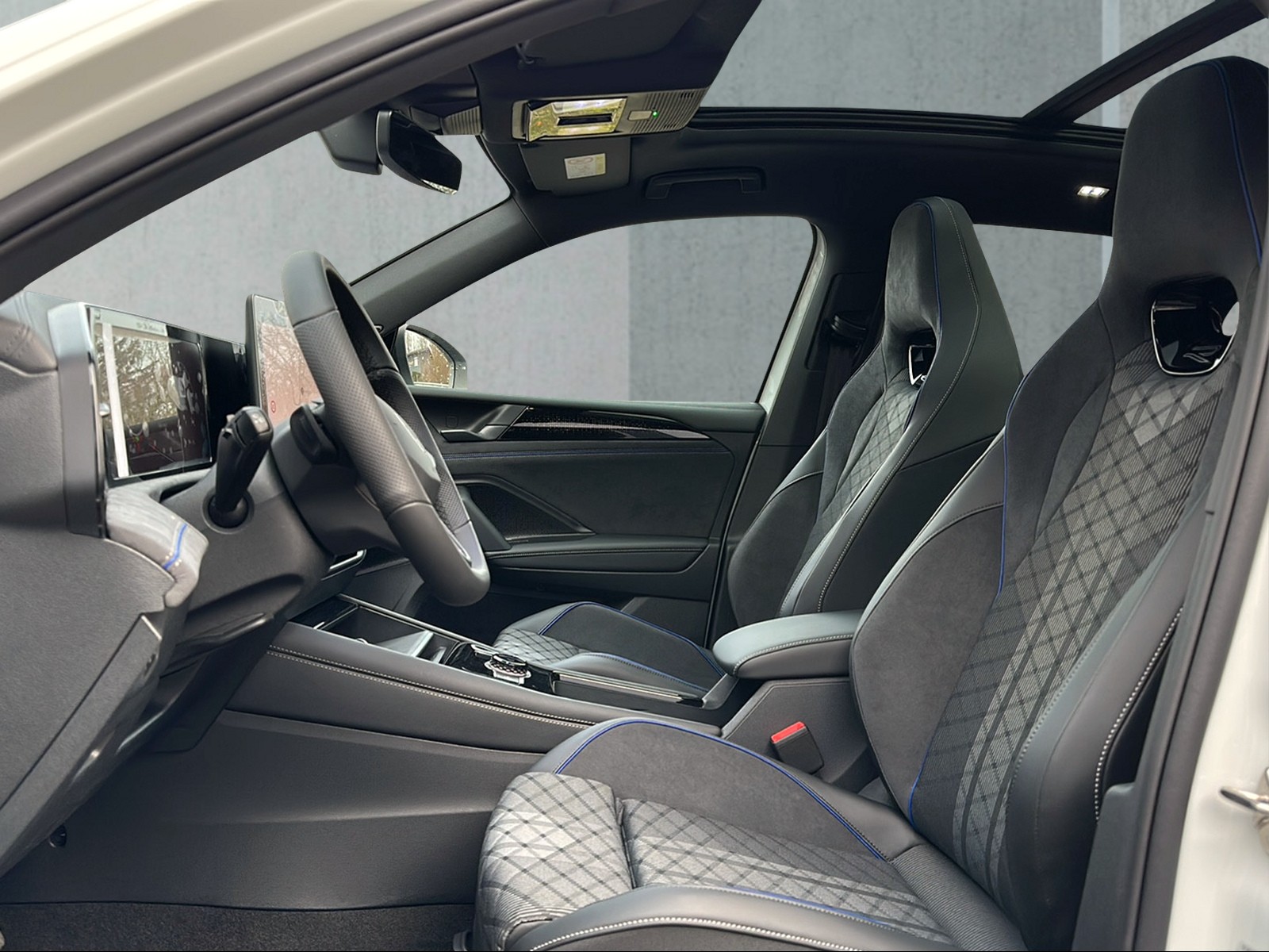 VW Tiguan R-Line 1.5TSI Plugin-Hybride 272CH DSG-image-8