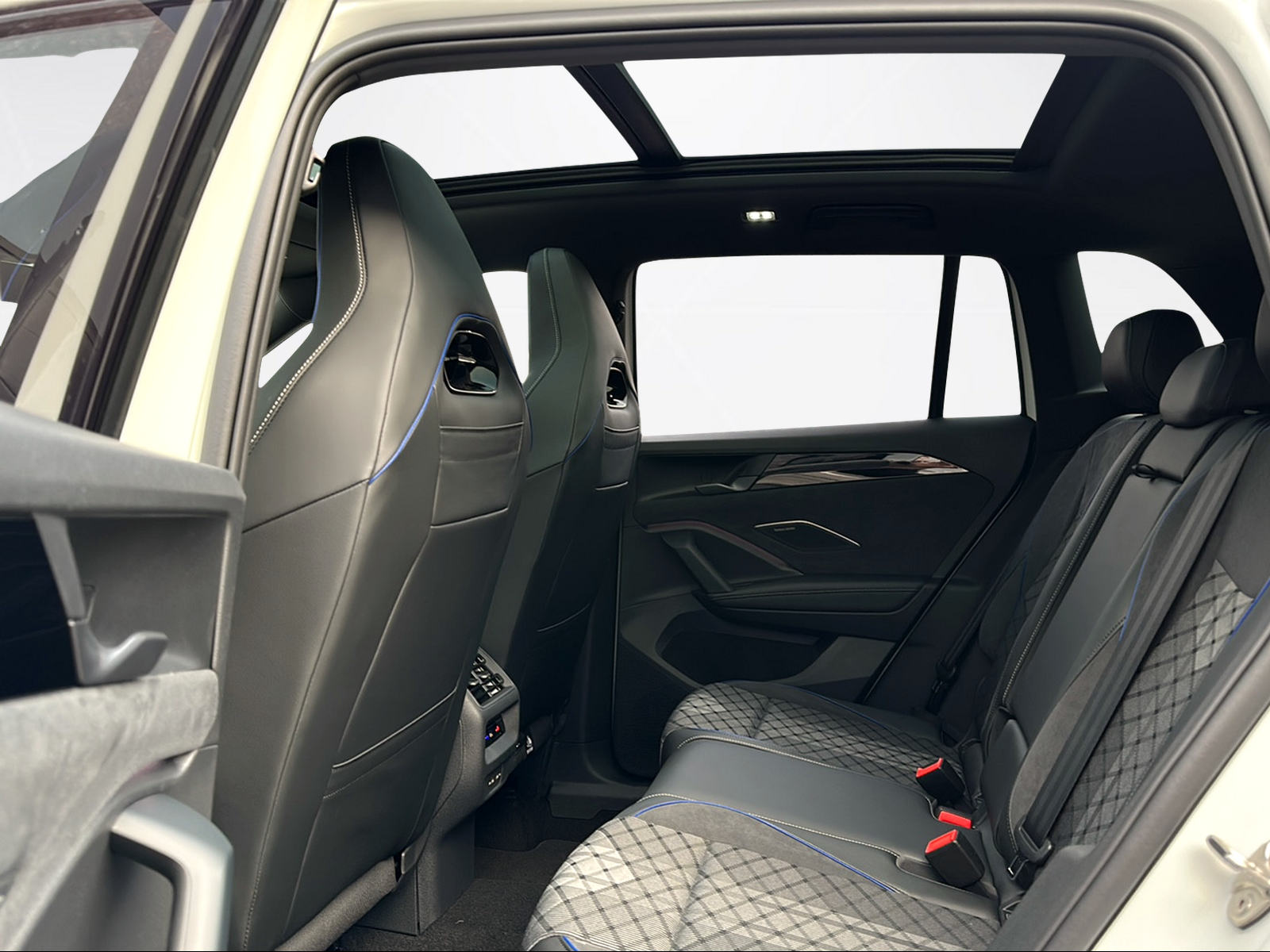 VW Tiguan R-Line 1.5TSI Plugin-Hybride 272CH DSG-image-9