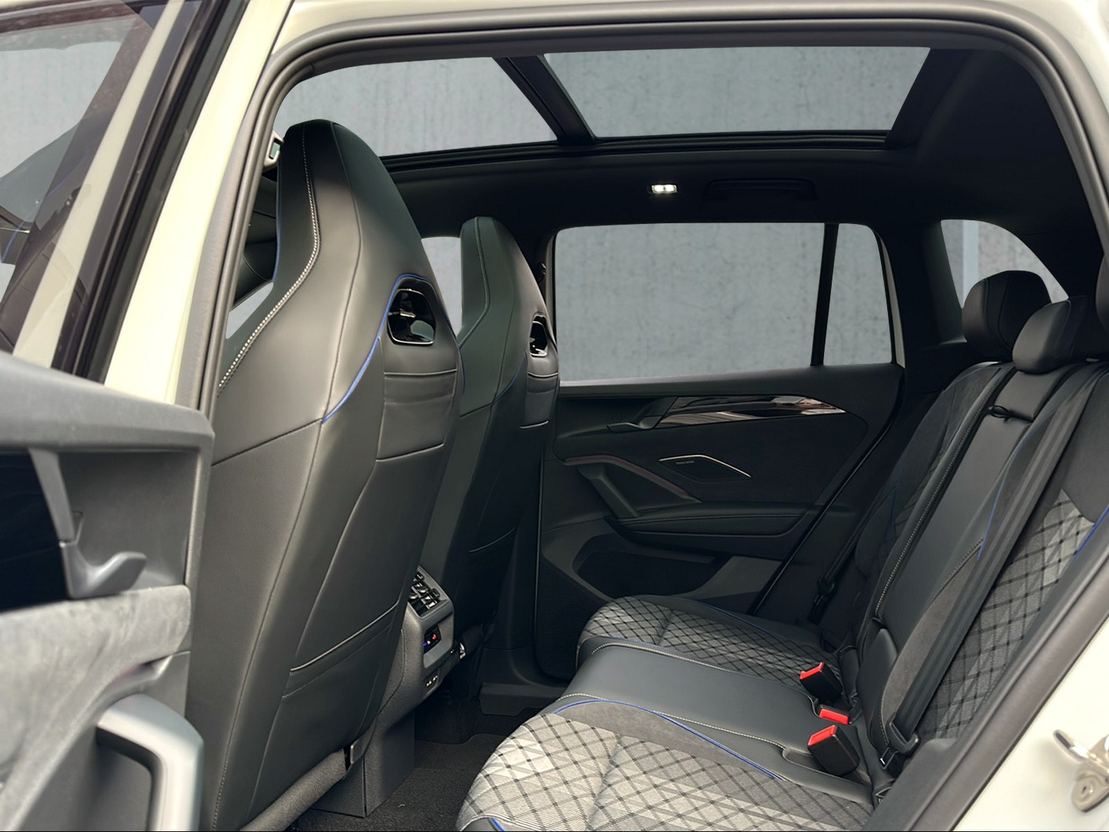 VW Tiguan R-Line 1.5TSI Plugin-Hybride 272CH DSG-image-9