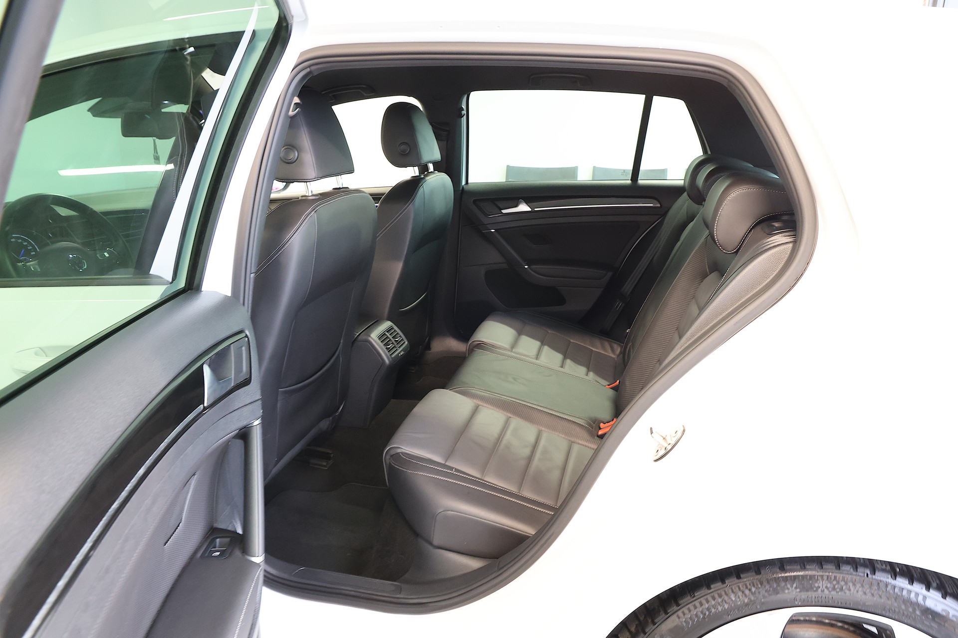 VW Golf 2.0 TSI R 4Motion DSG-image-16