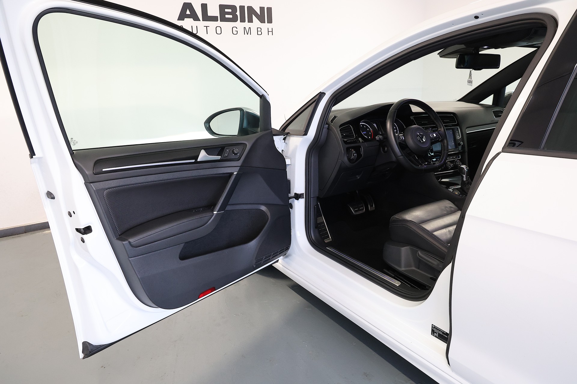 VW Golf 2.0 TSI R 4Motion DSG-image-6