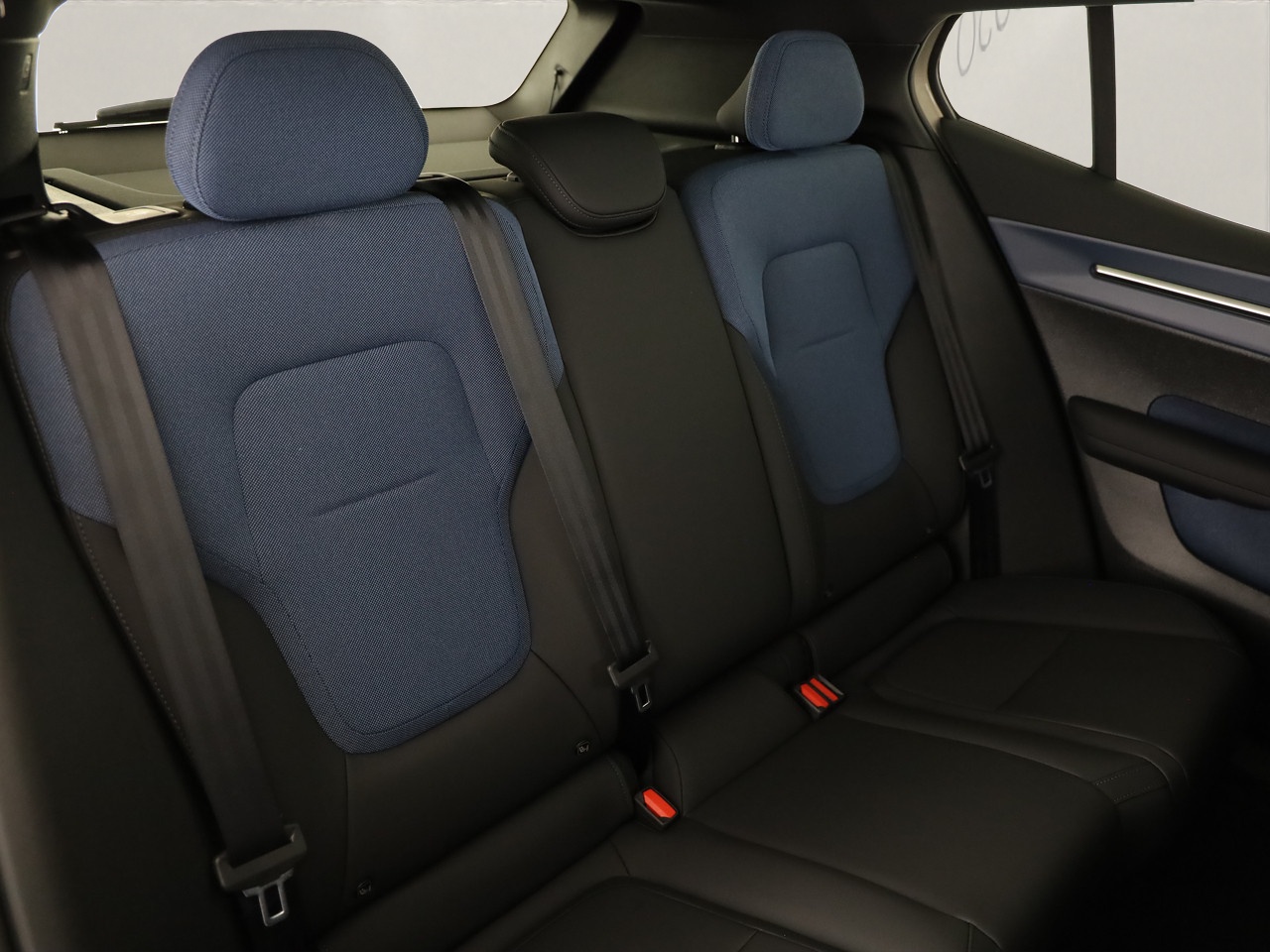 VOLVO EX30 E60 Twin Ultra Performance AWD-image-8