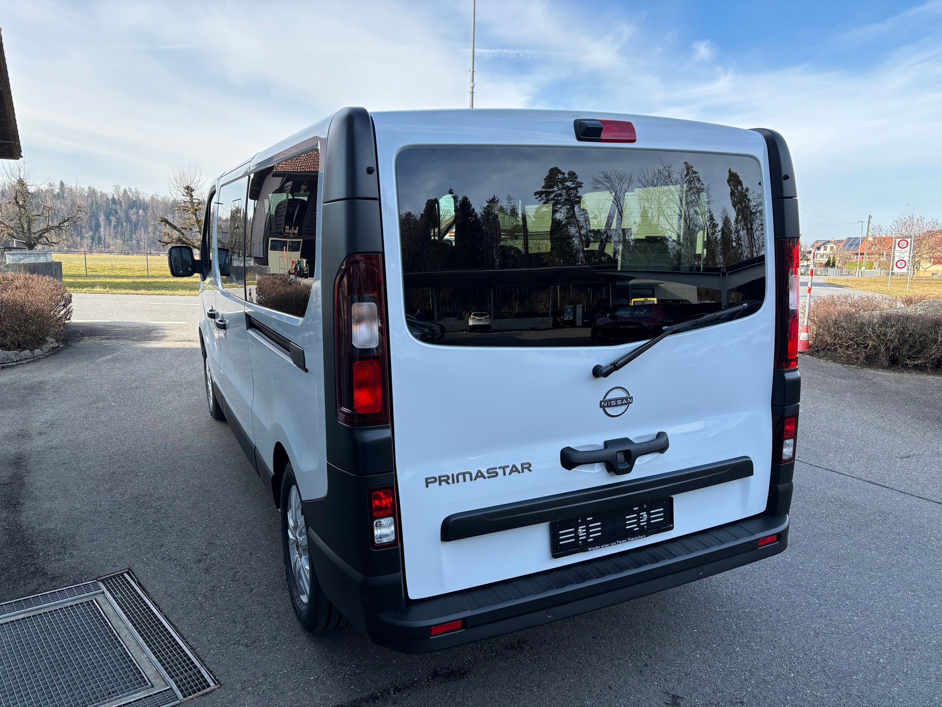 NISSAN Primastar 150 3.0L2H1 Tekna 9 Plätze-image-2
