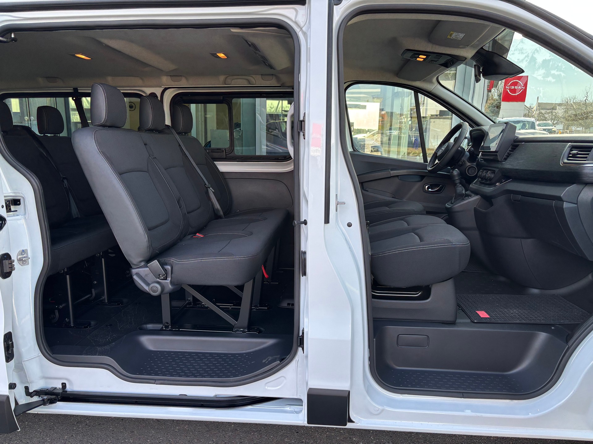 NISSAN Primastar 150 3.0L2H1 Tekna 9 Plätze-image-6