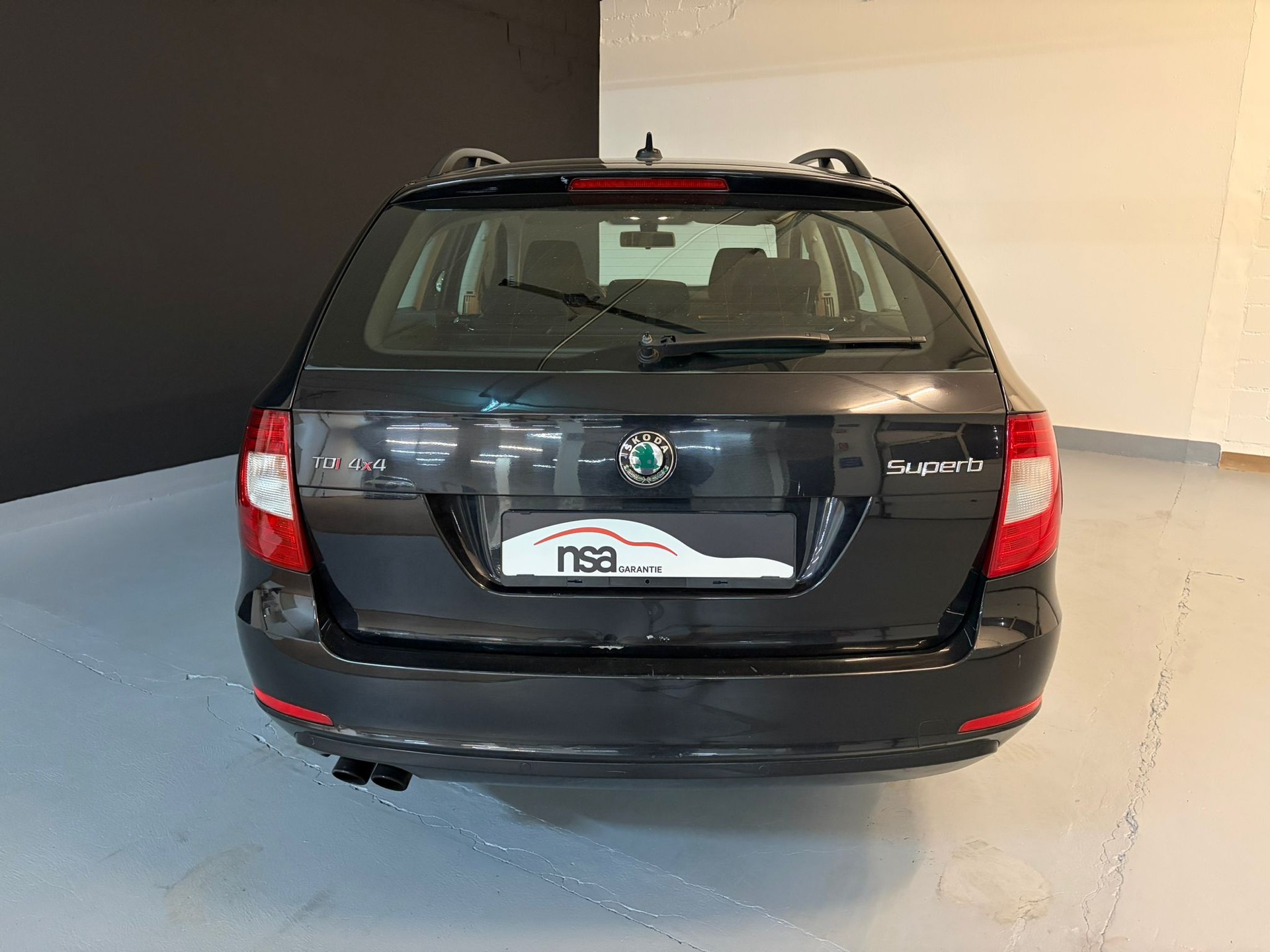 SKODA Superb Combi 2.0 TDi Elegance 4x4 DSG ***CH-Fahrzeug***-image-4