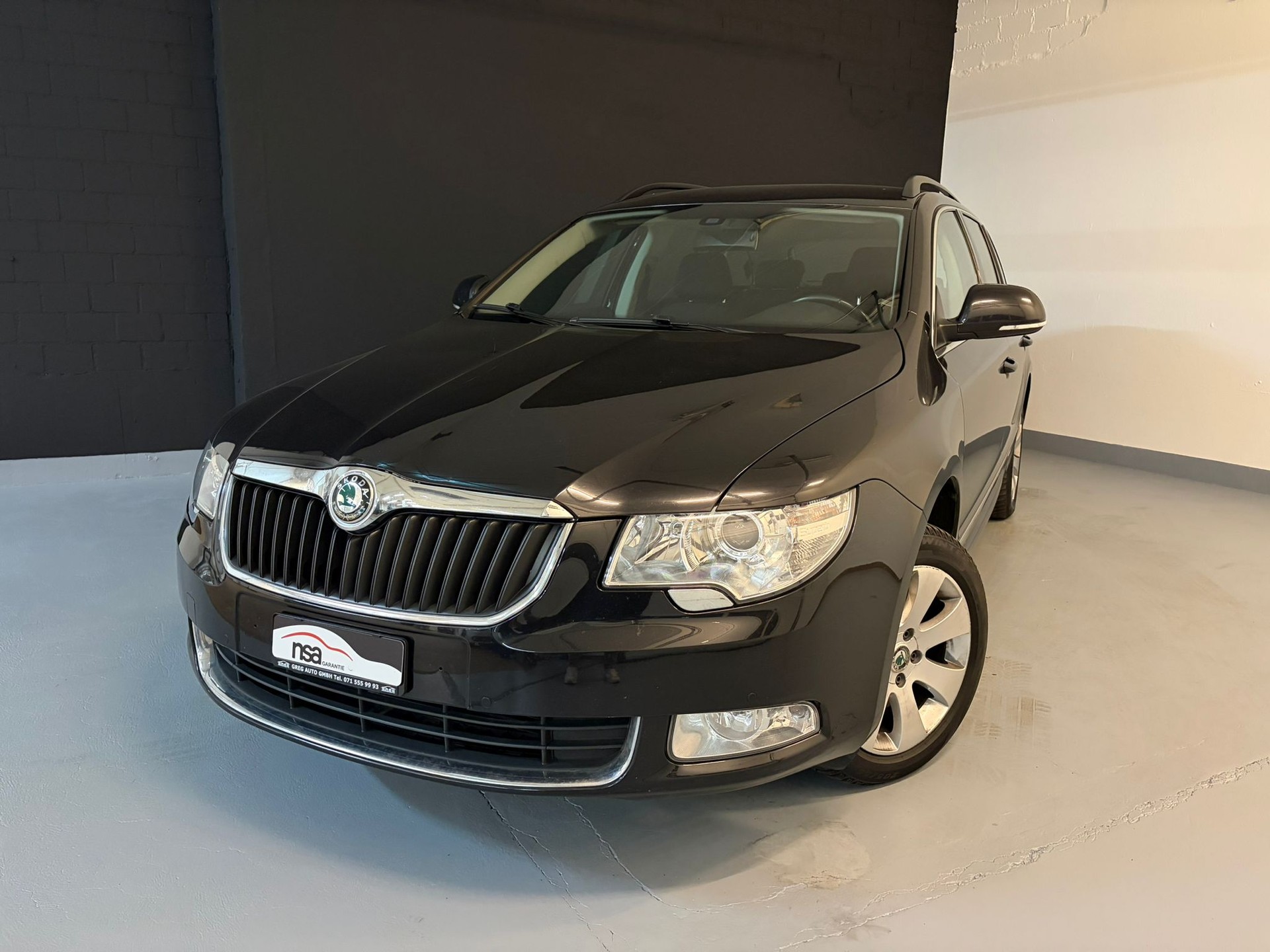 SKODA Superb Combi 2.0 TDi Elegance 4x4 DSG ***CH-Fahrzeug***-image-2