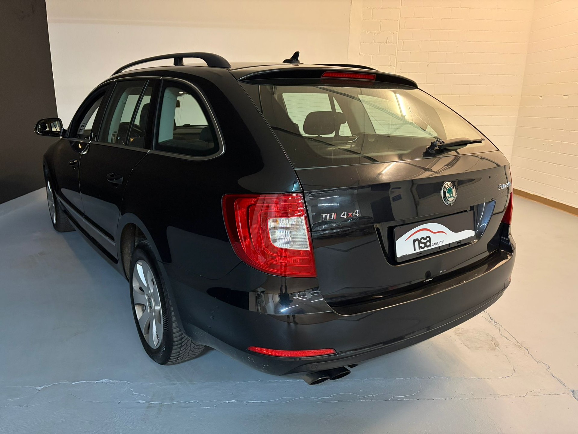 SKODA Superb Combi 2.0 TDi Elegance 4x4 DSG ***CH-Fahrzeug***-image-3