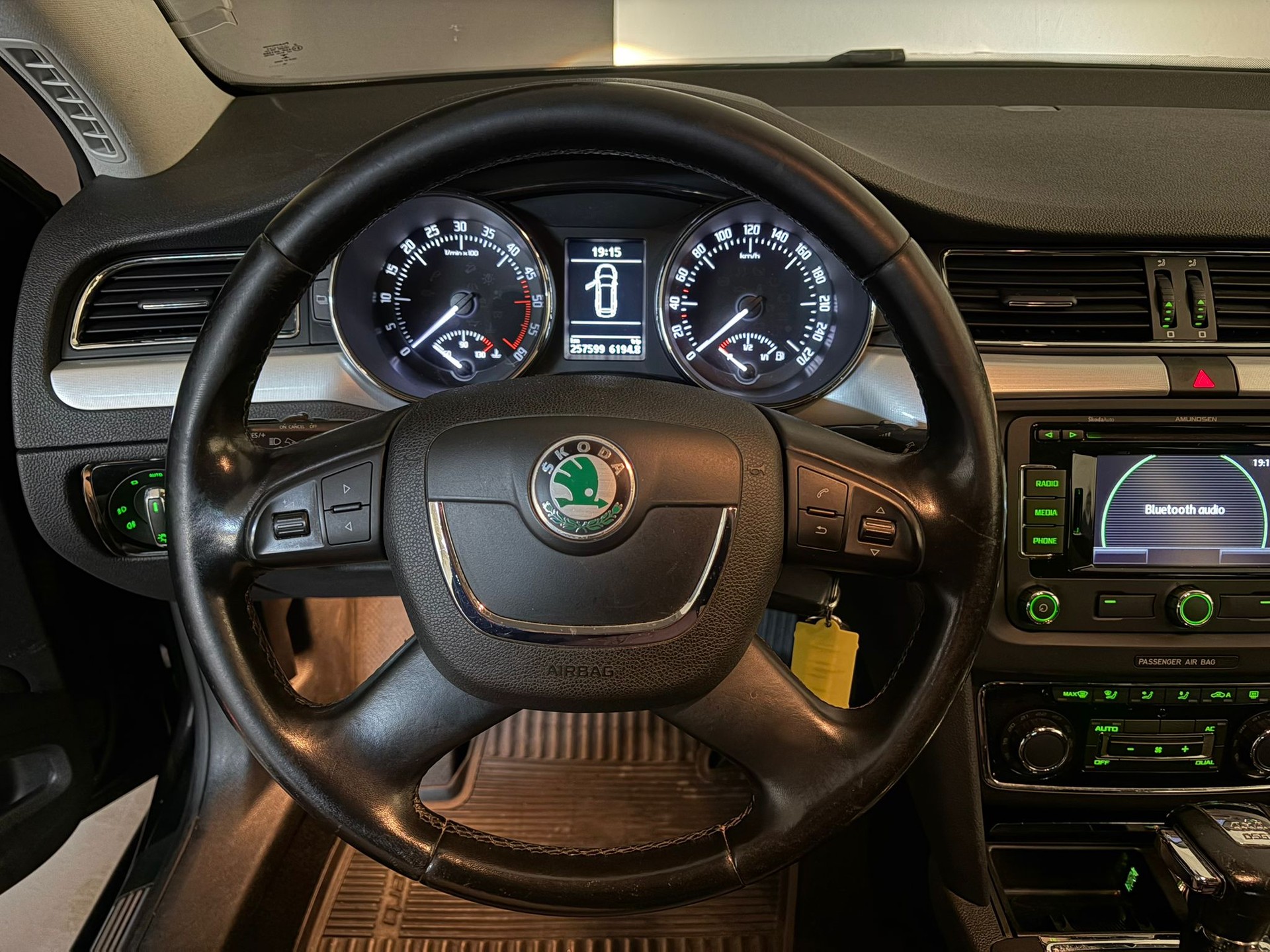 SKODA Superb Combi 2.0 TDi Elegance 4x4 DSG ***CH-Fahrzeug***-image-6