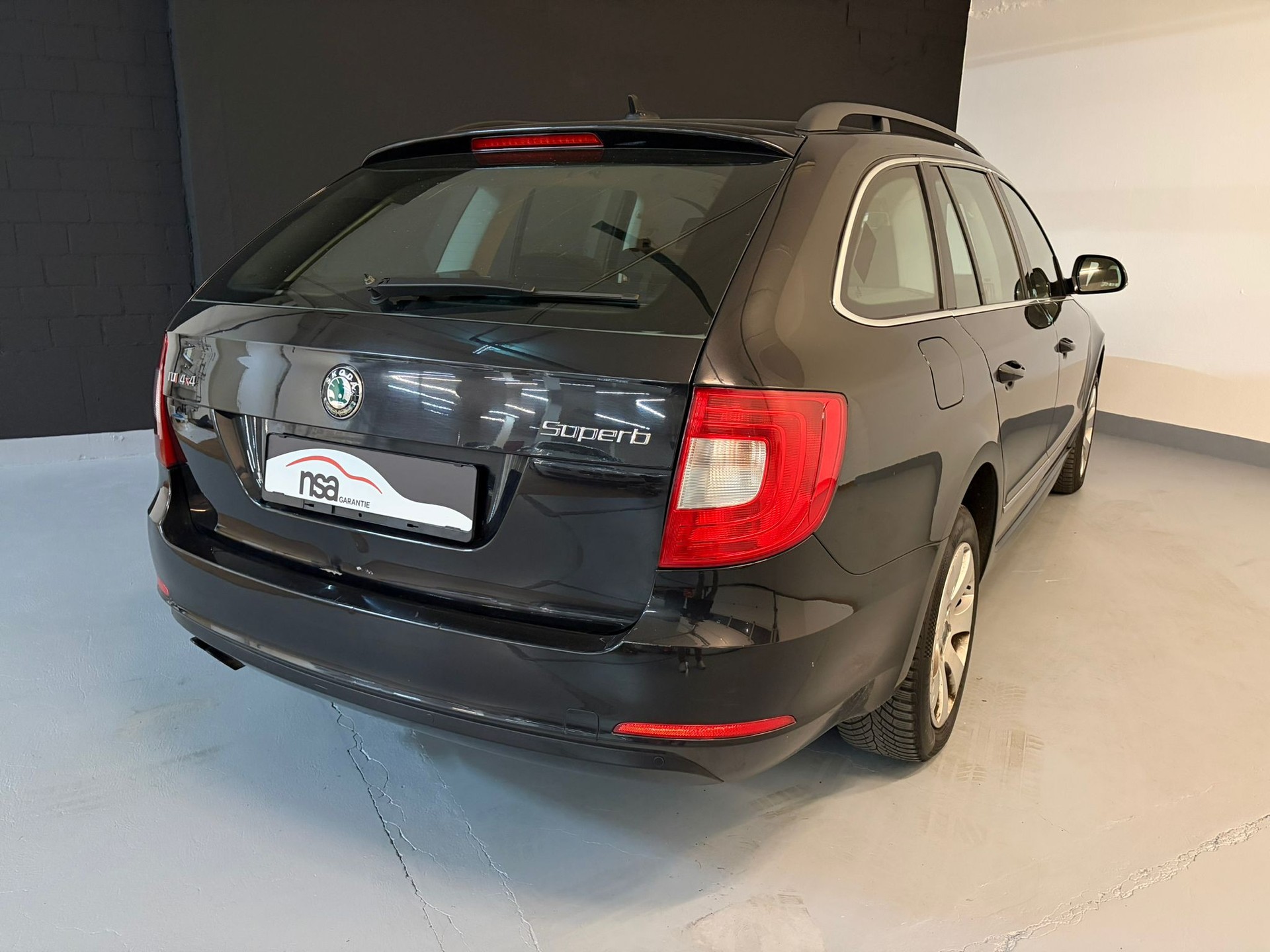 SKODA Superb Combi 2.0 TDi Elegance 4x4 DSG ***CH-Fahrzeug***-image-5