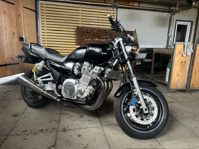 YAMAHA XJR 1300