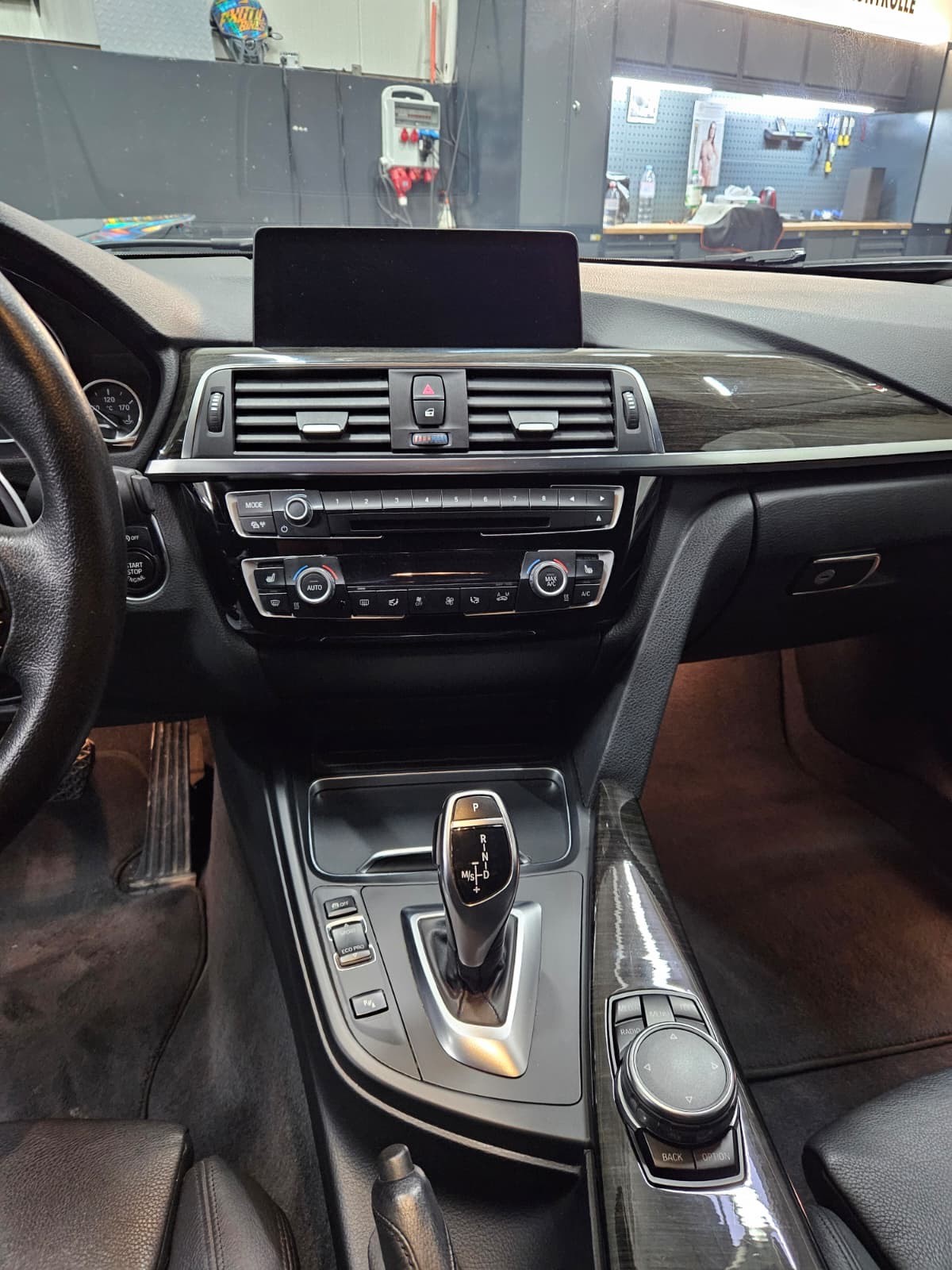 BMW 340i xDrive Luxury Line Steptronic-image-7