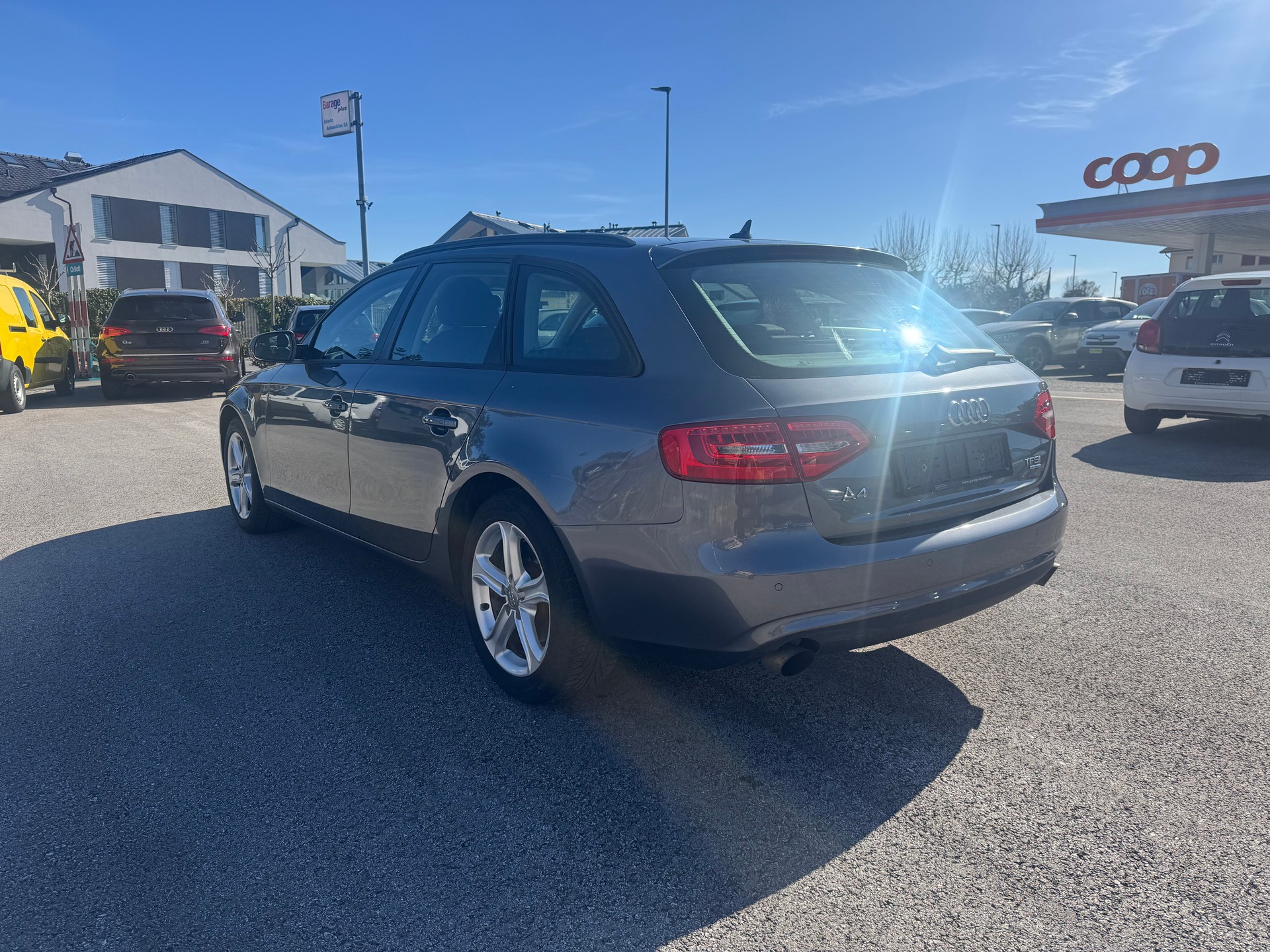 AUDI A4 Avant 2.0 TFSI quattro-image-2