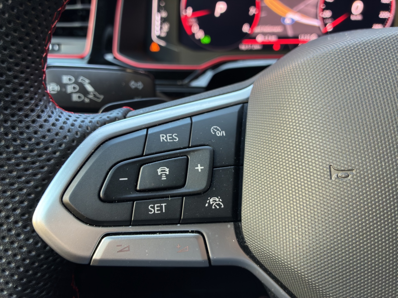 VW Polo 2.0 TSI GTI DSG-image-18