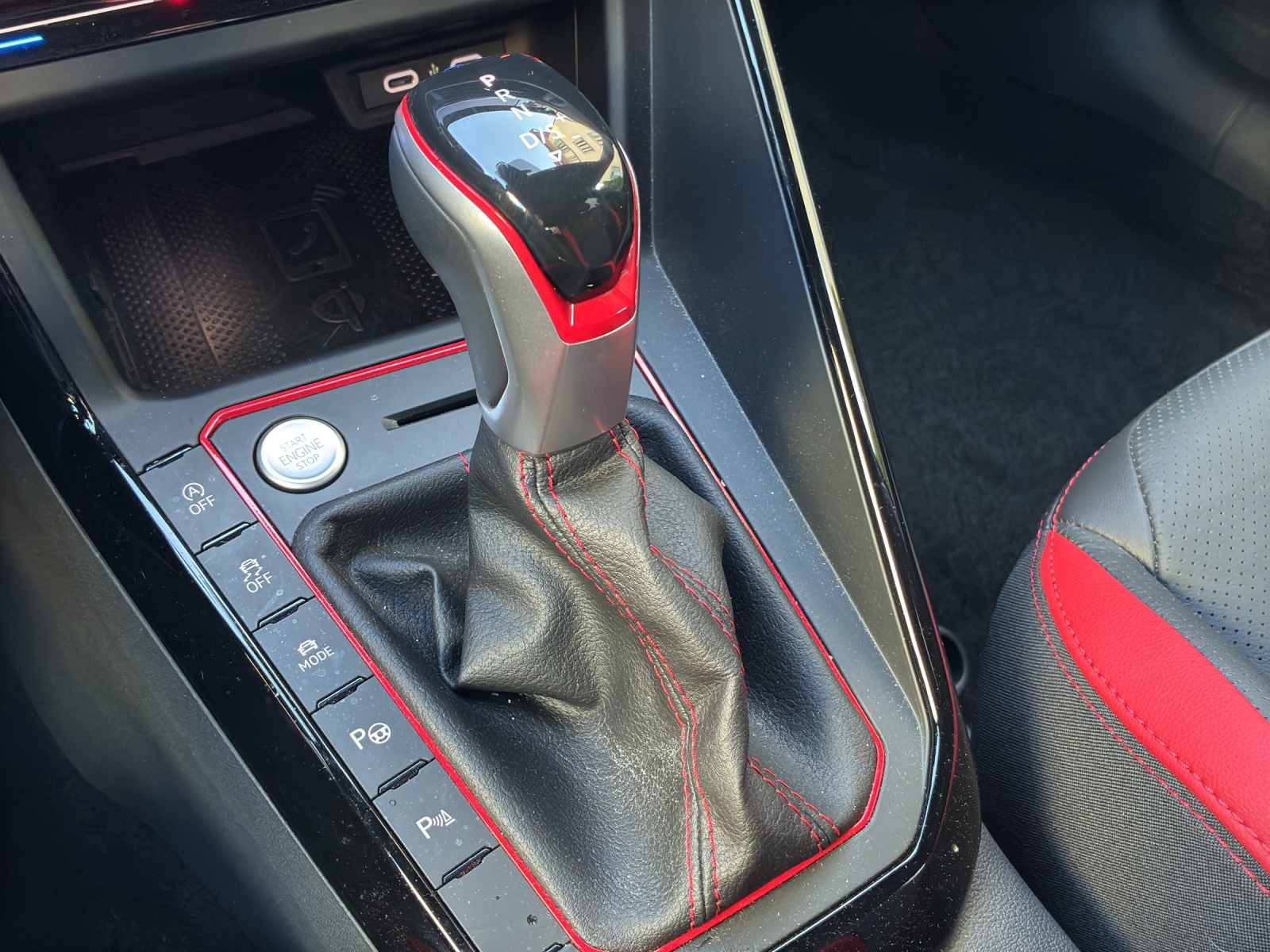 VW Polo 2.0 TSI GTI DSG-image-17