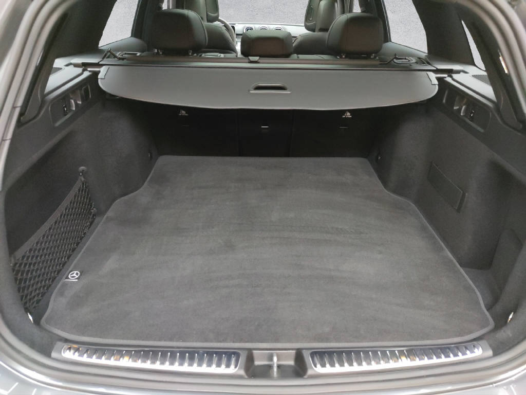 MERCEDES-BENZ C 300 AMG Line 4Matic T- Modell-image-7