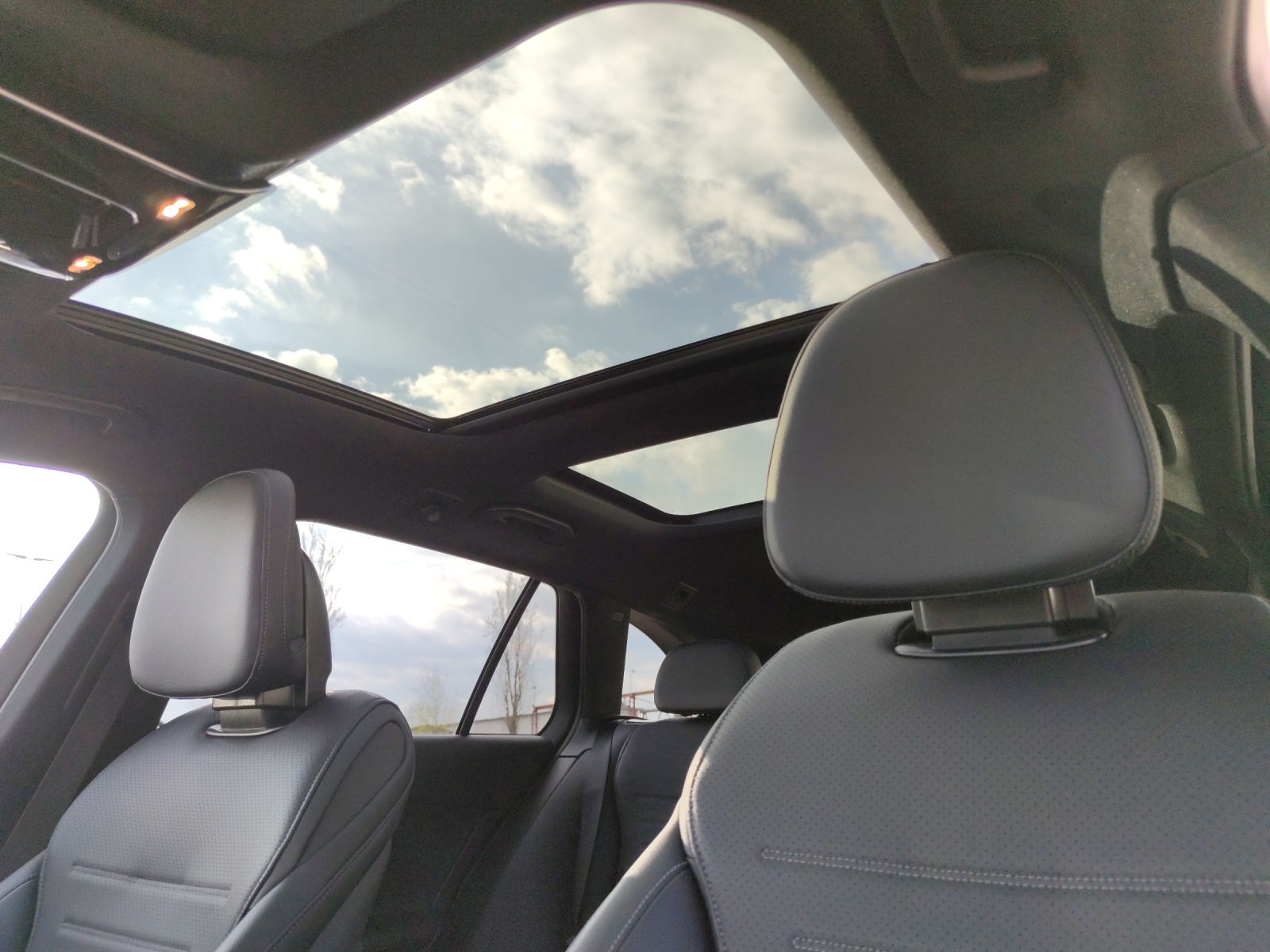 MERCEDES-BENZ C 300 AMG Line 4Matic T- Modell-image-11