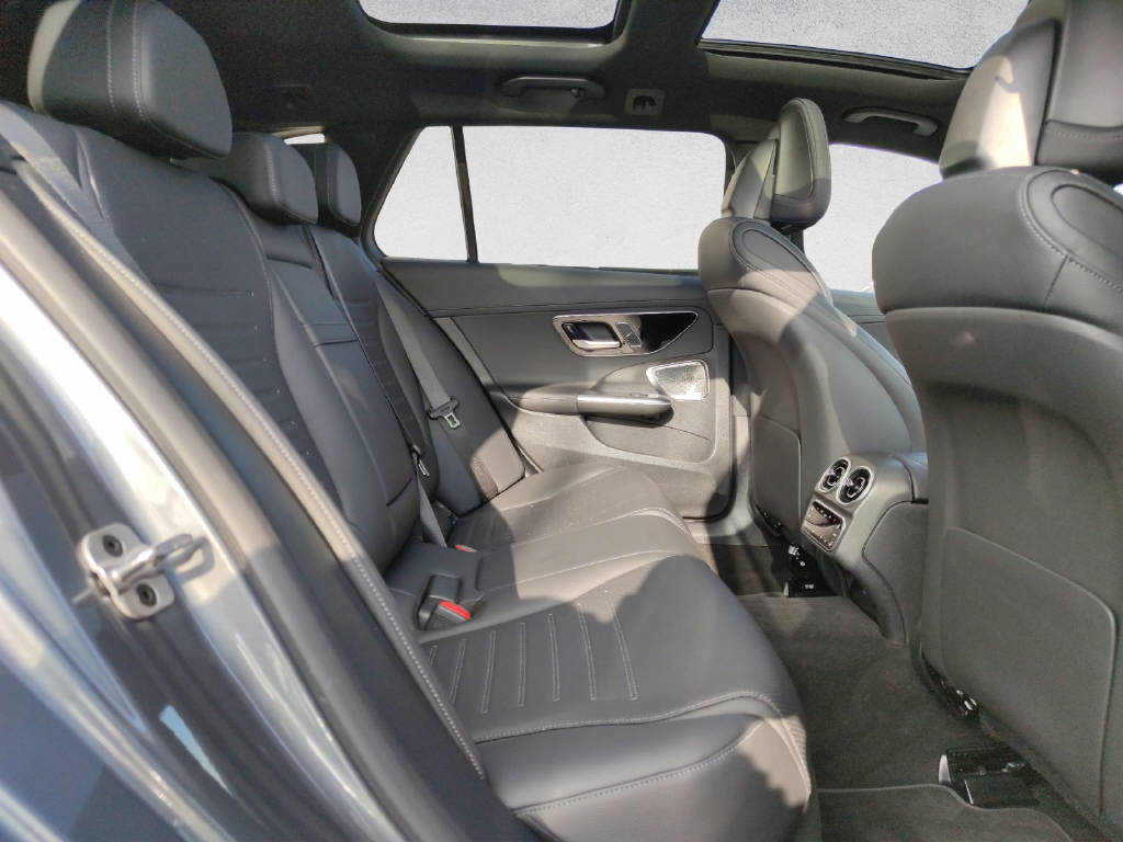 MERCEDES-BENZ C 300 AMG Line 4Matic T- Modell-image-12