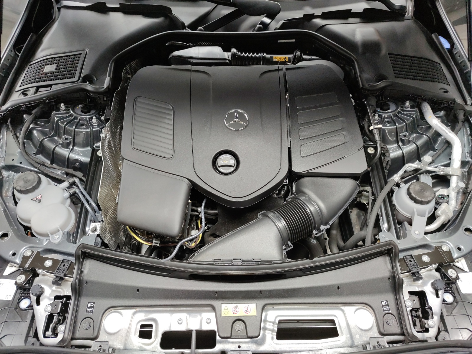 MERCEDES-BENZ C 300 AMG Line 4Matic T- Modell-image-9