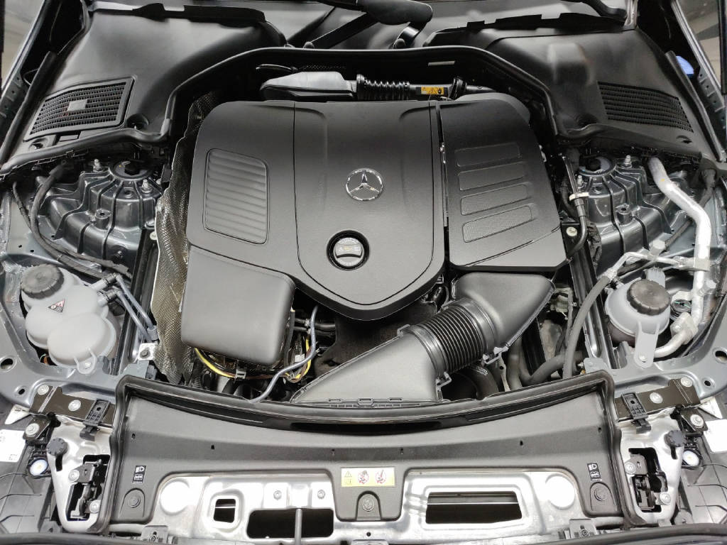 MERCEDES-BENZ C 300 AMG Line 4Matic T- Modell-image-8