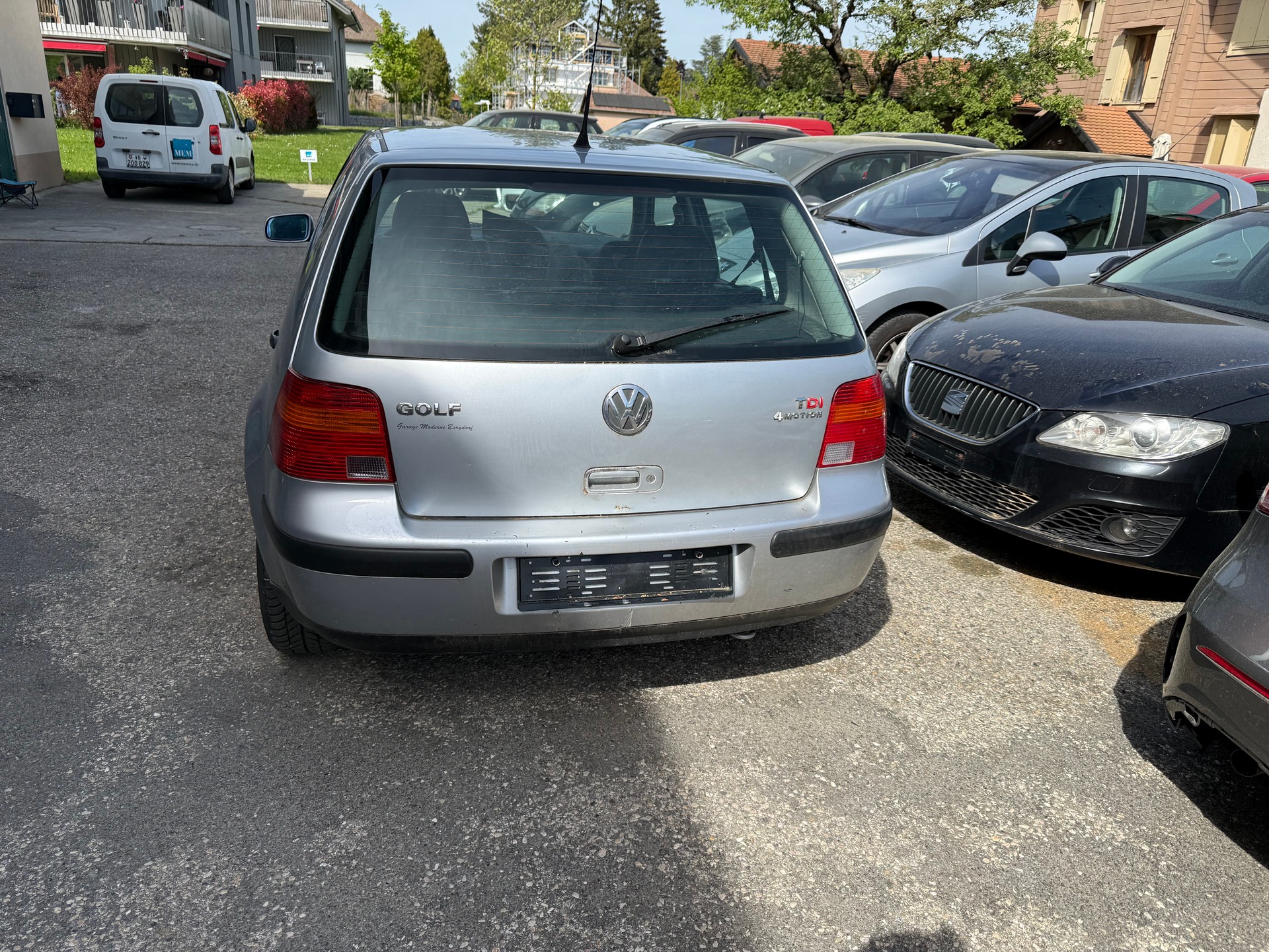 VW Golf 1.9TDI PD Highline 4Motion-image-1