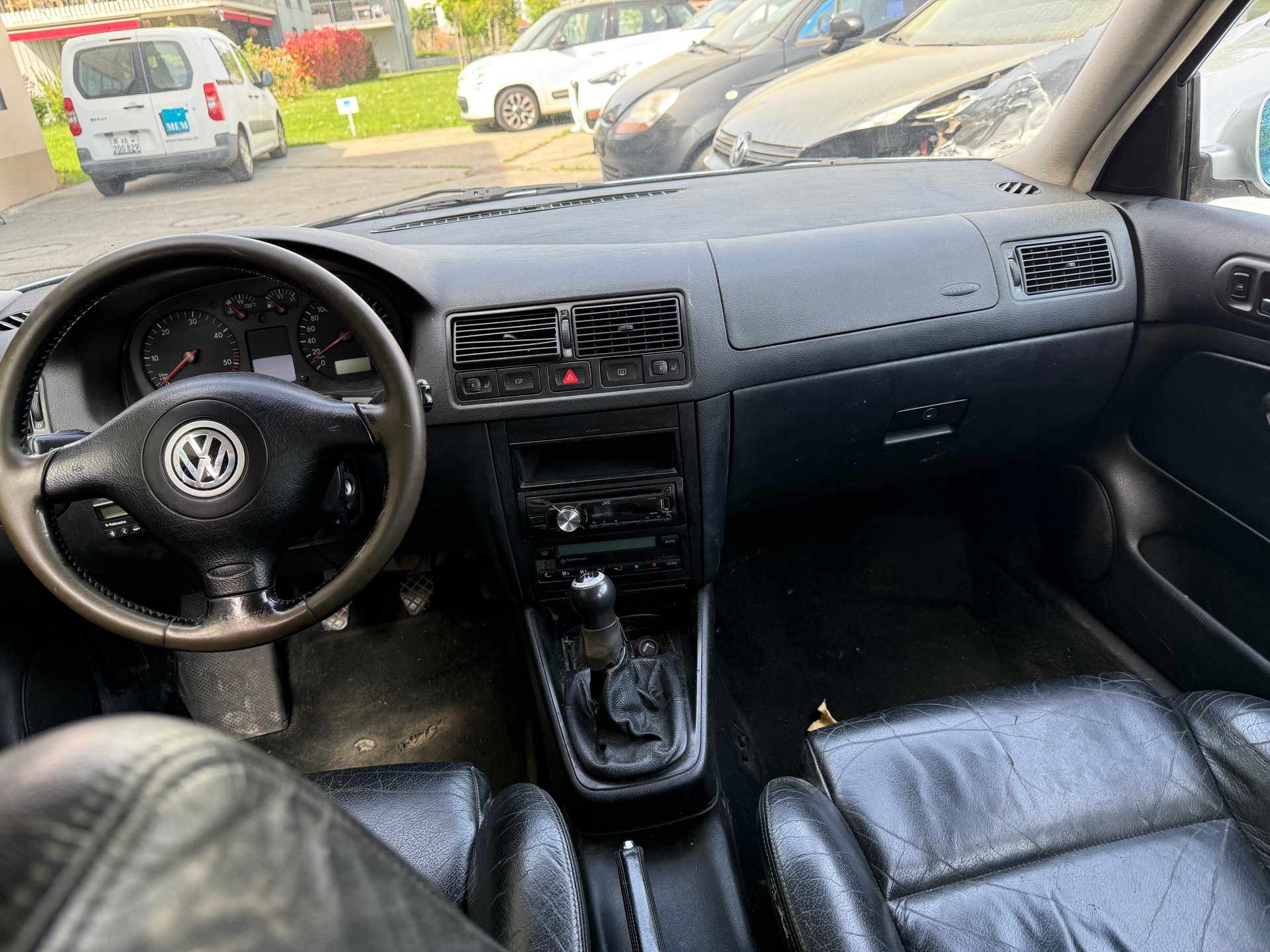 VW Golf 1.9TDI PD Highline 4Motion-image-2