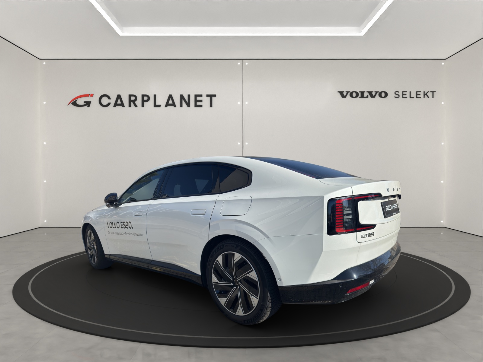 VOLVO ES90 Ultra-showroom-element-2
