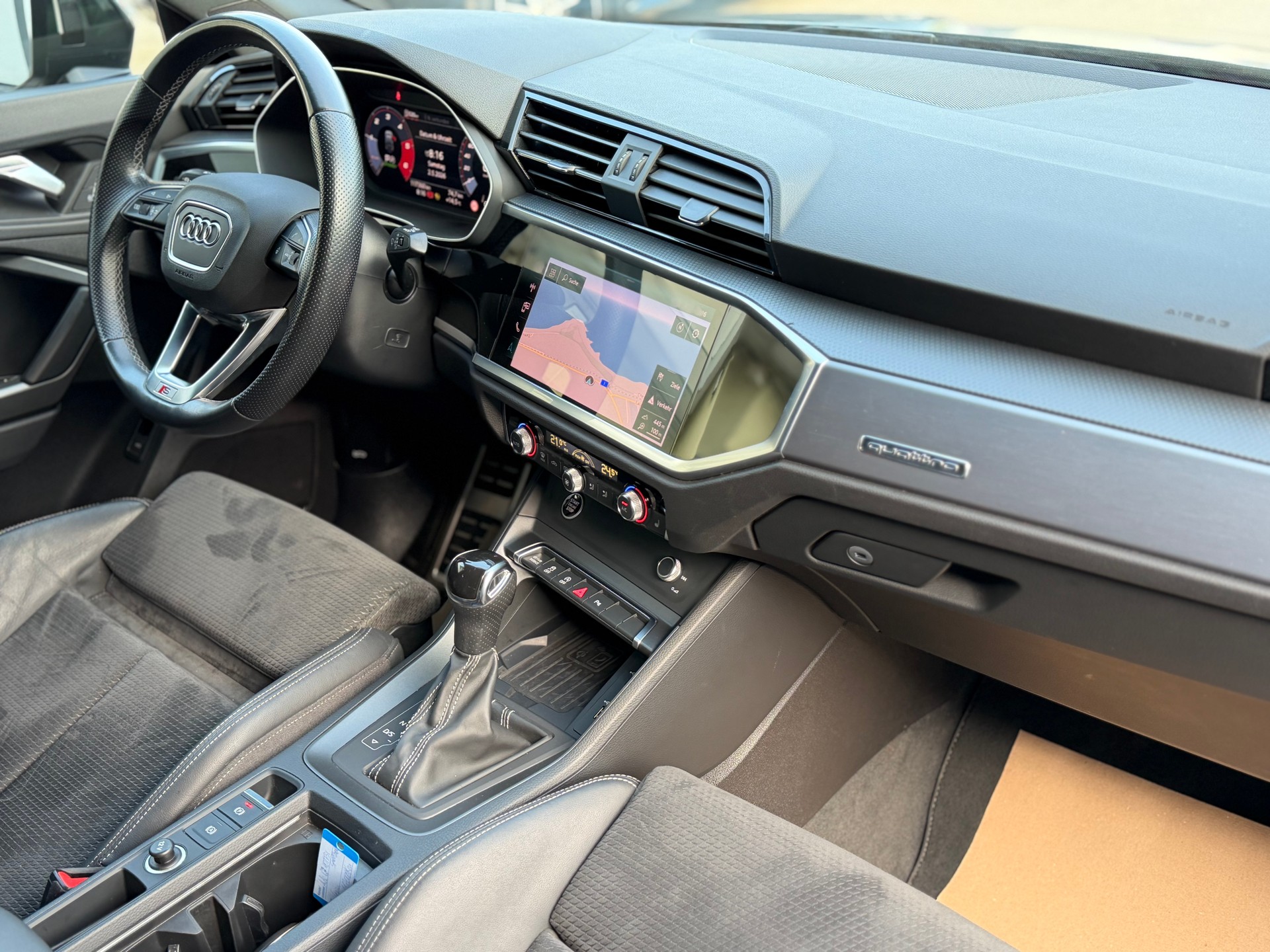 AUDI Q3 Sportback 40 TDI S line Attraction quattro S-tronic-image-16