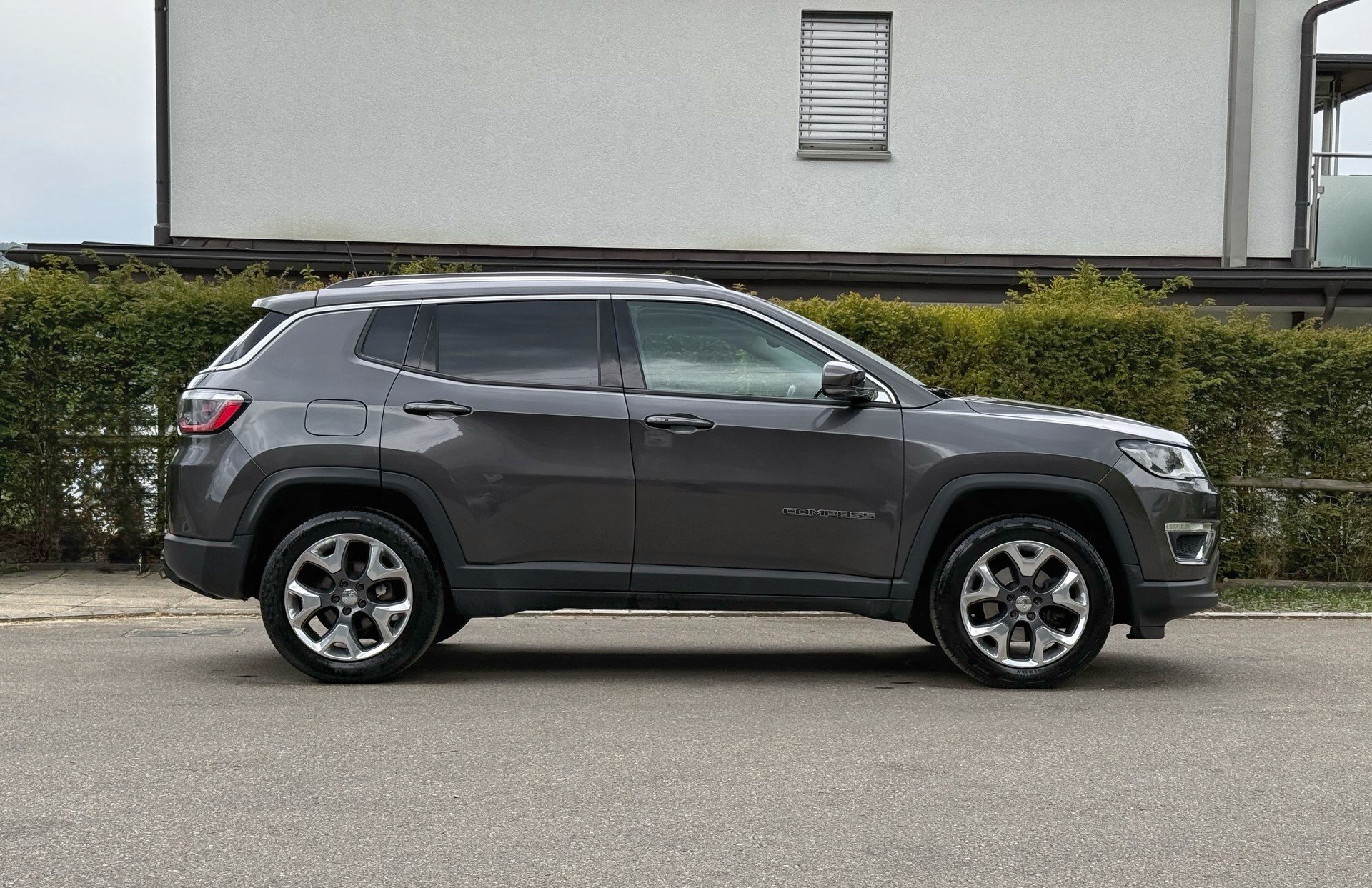 JEEP Compass 2.0CRD Limited AWD 9ATX | 1. Hand | Frisch ab MFK | Lückenloser Service bei Jeep-image-2