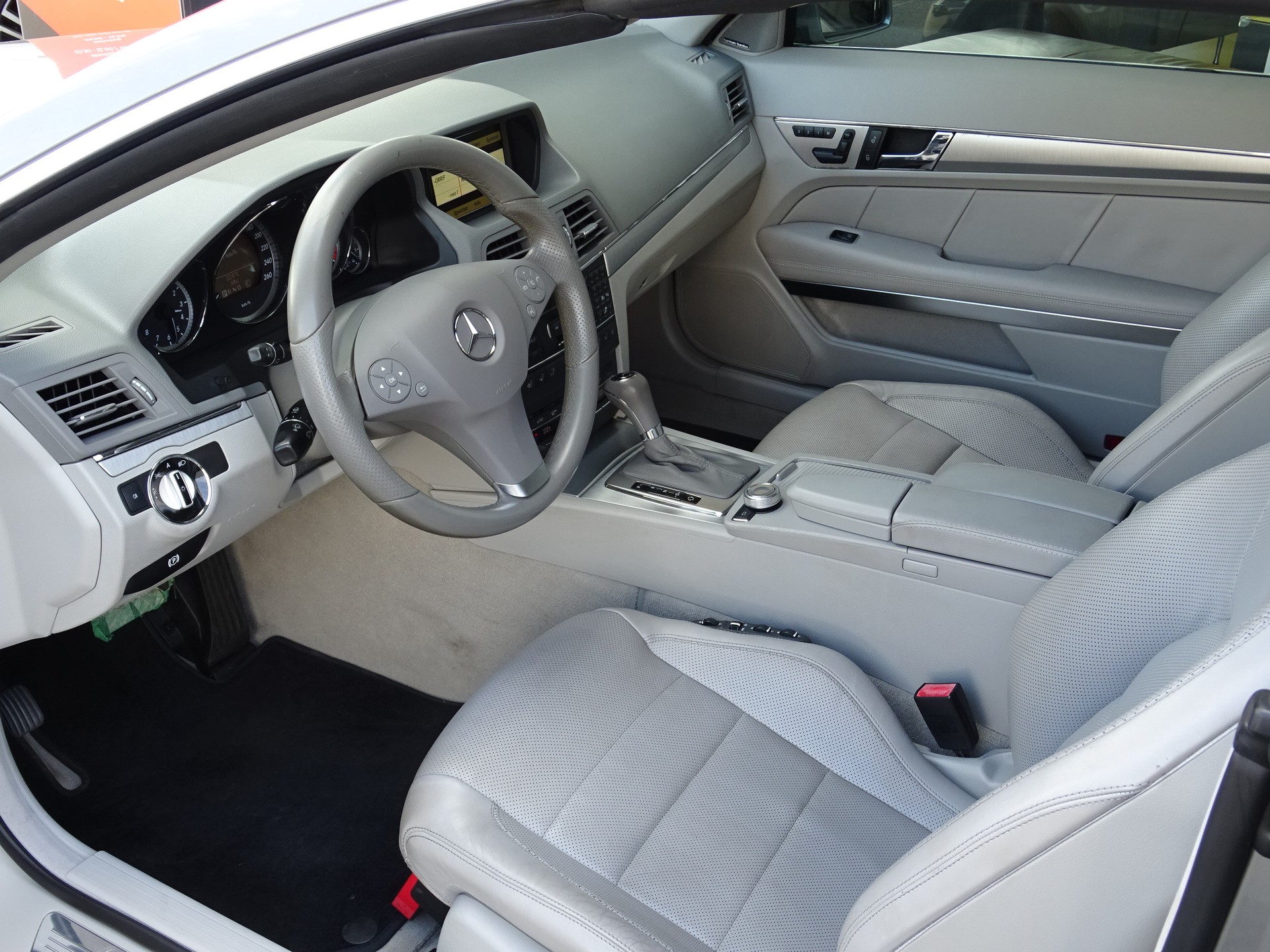 MERCEDES-BENZ E 350 CGI BlueEfficiency 7G-Tronic-image-4
