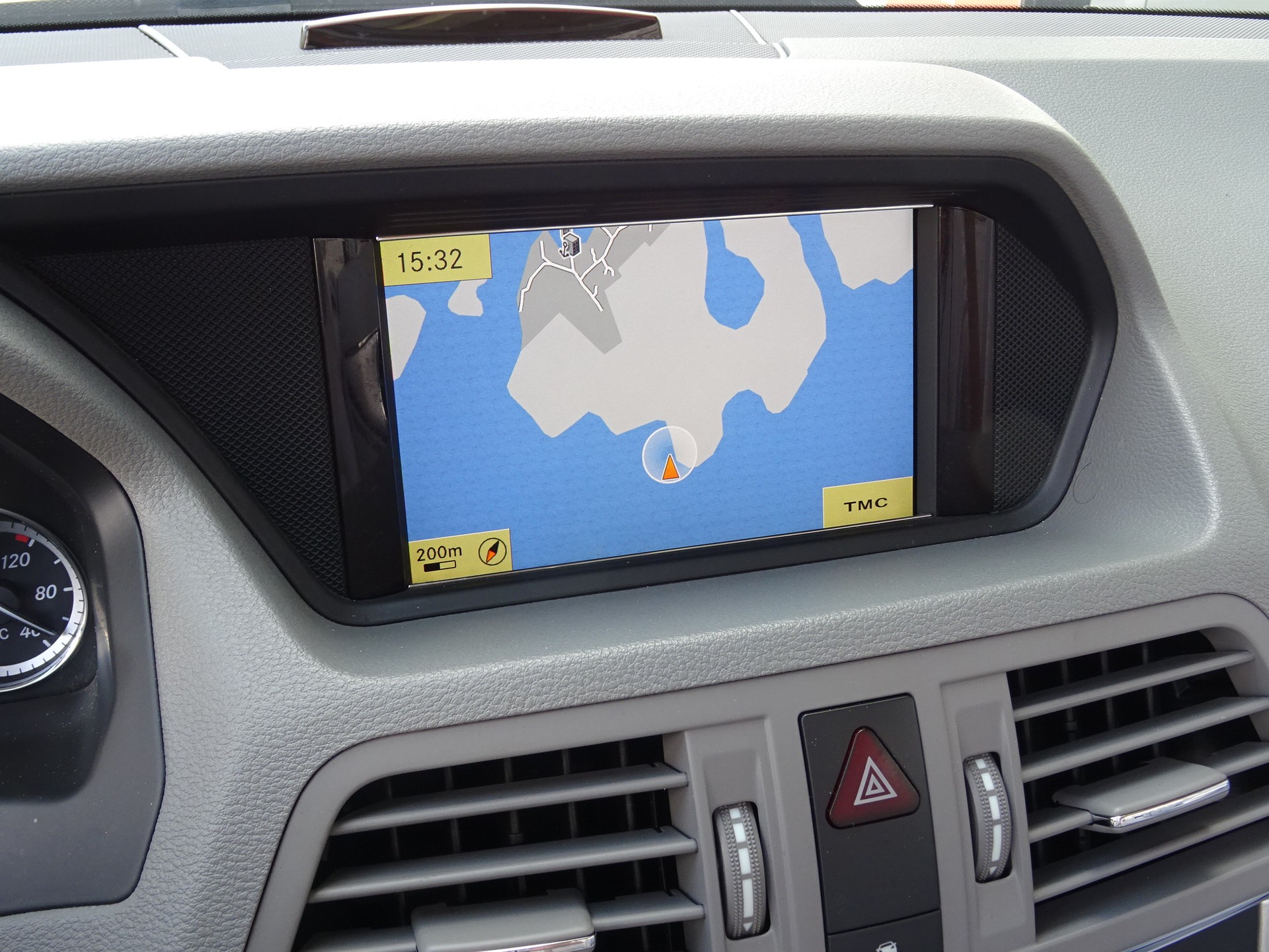 MERCEDES-BENZ E 350 CGI BlueEfficiency 7G-Tronic-image-11